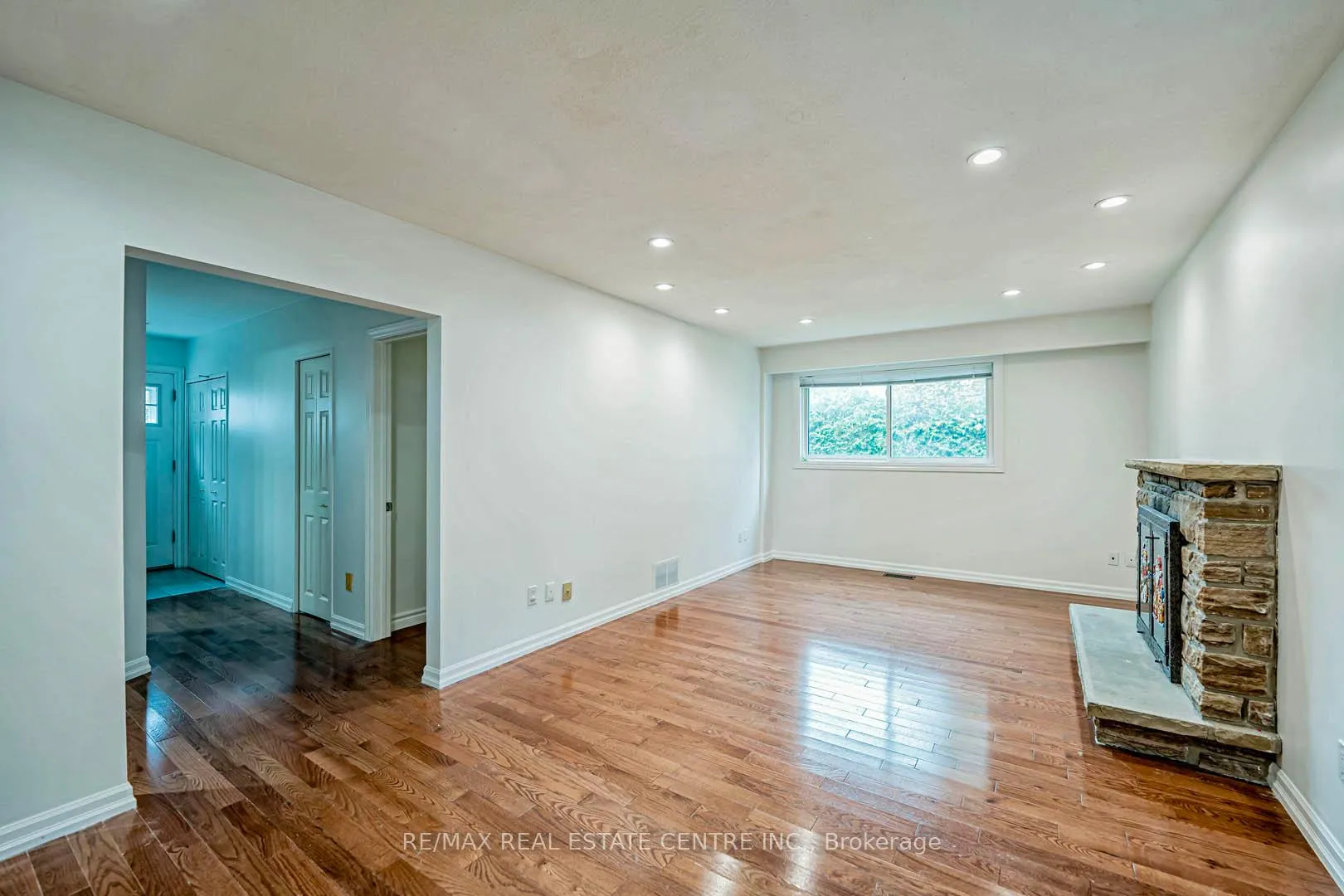 Photo 18 of 105 Drakefield Road, Markham, Bullock — HOMEH