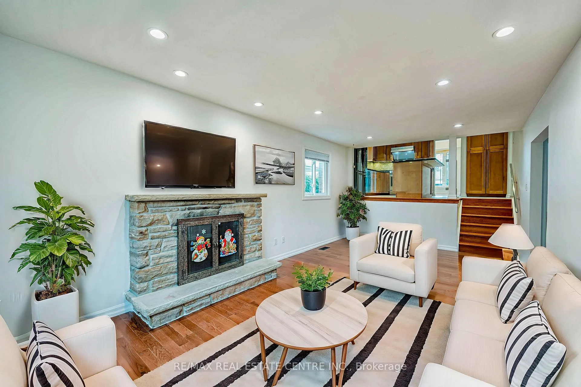 Photo 19 of 105 Drakefield Road, Markham, Bullock — HOMEH
