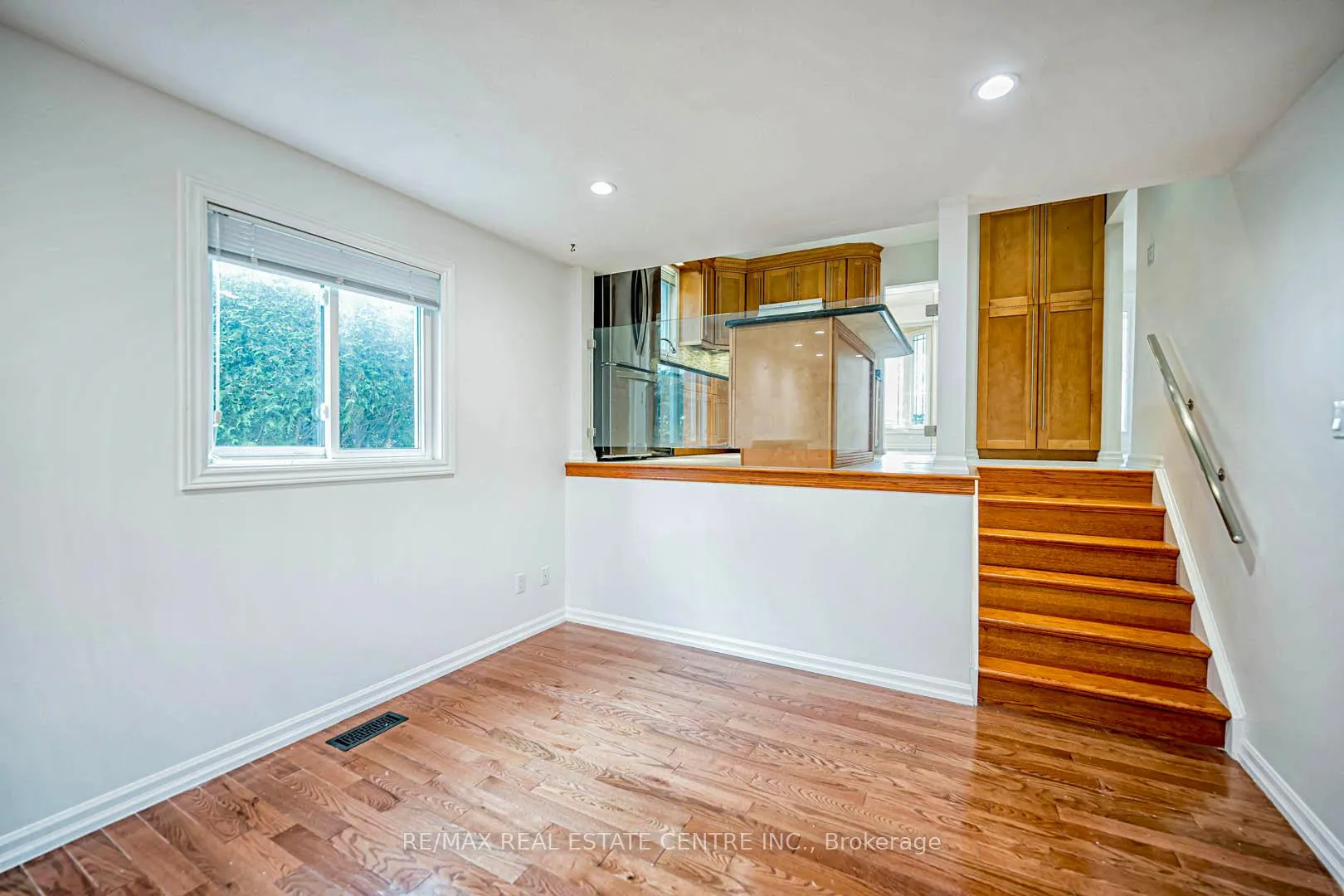 Photo 20 of 105 Drakefield Road, Markham, Bullock — HOMEH
