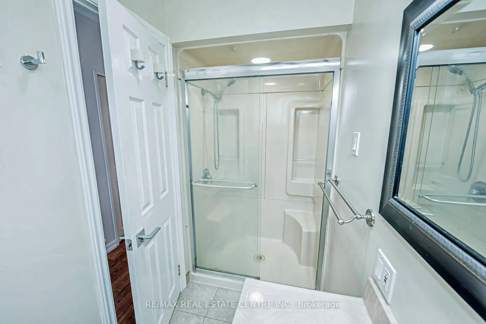 Photo 25 of 105 Drakefield Road, Markham, Bullock — HOMEH