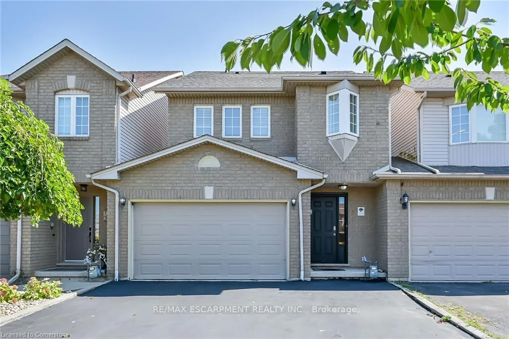 Photo 2 of 194 Gatestone Drive, Hamilton, Stoney Creek Mountain — HOMEH