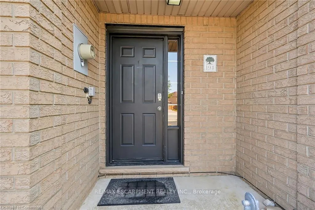 Photo 3 of 194 Gatestone Drive, Hamilton, Stoney Creek Mountain — HOMEH