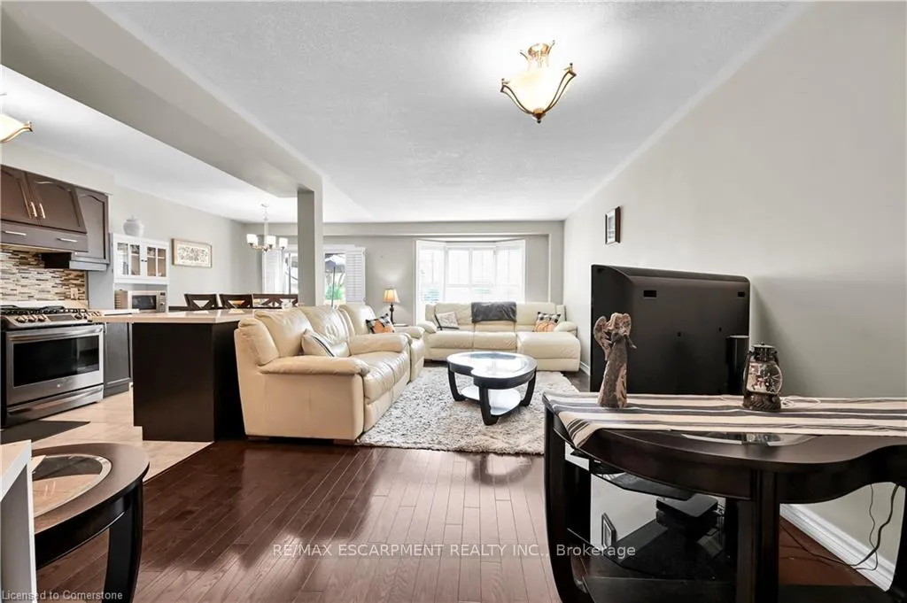Photo 5 of 194 Gatestone Drive, Hamilton, Stoney Creek Mountain — HOMEH