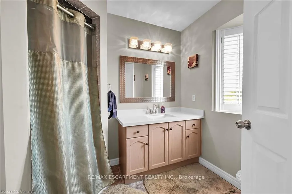 Photo 14 of 194 Gatestone Drive, Hamilton, Stoney Creek Mountain — HOMEH