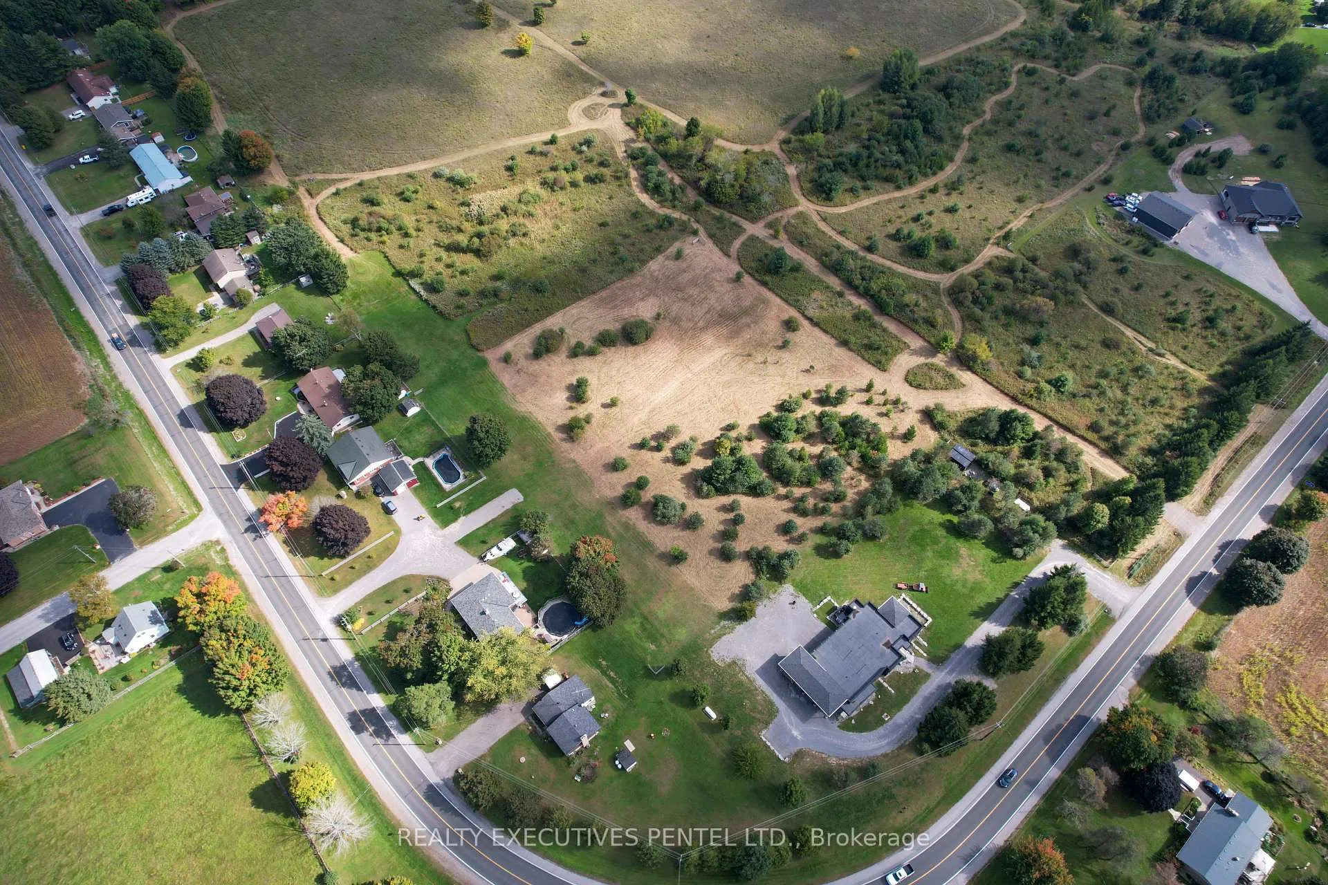 Photo 3 of 3091 Harwood Road, Hamilton Township, Rural Hamilton — HOMEH