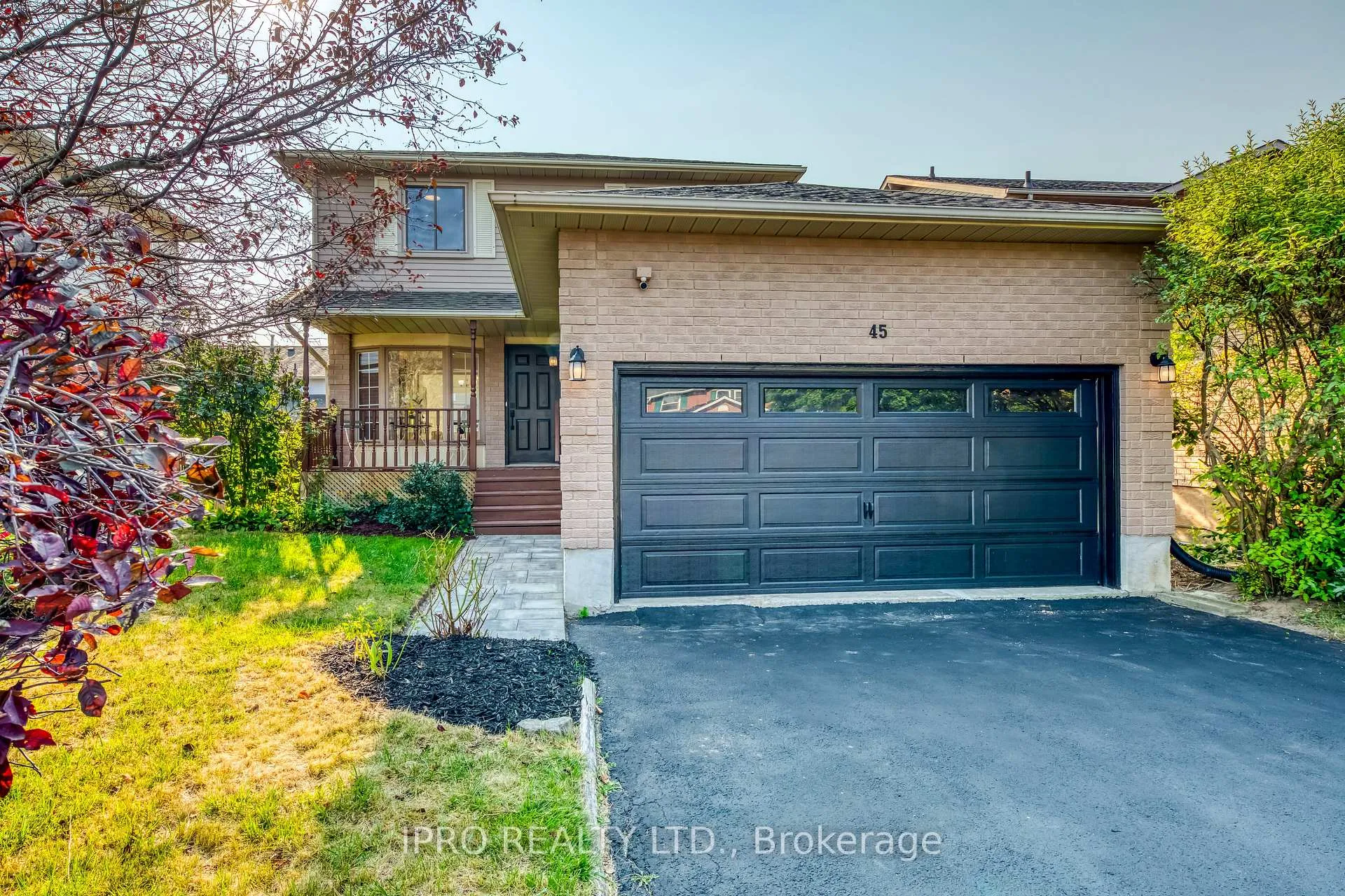 Photo 1 of 45 Karsh Crescent, Hamilton, Waterdown — HOMEH