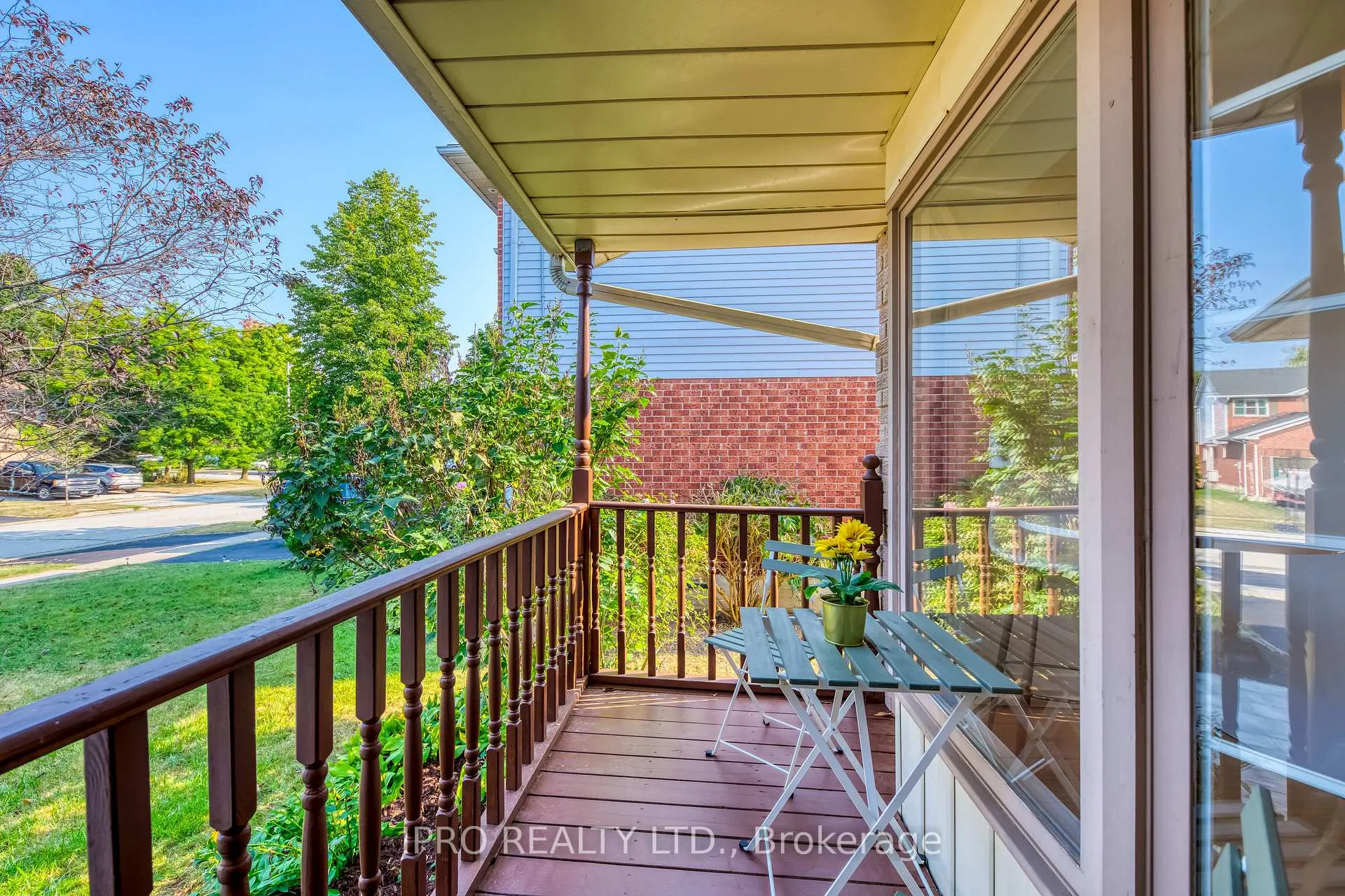 Photo 3 of 45 Karsh Crescent, Hamilton, Waterdown — HOMEH