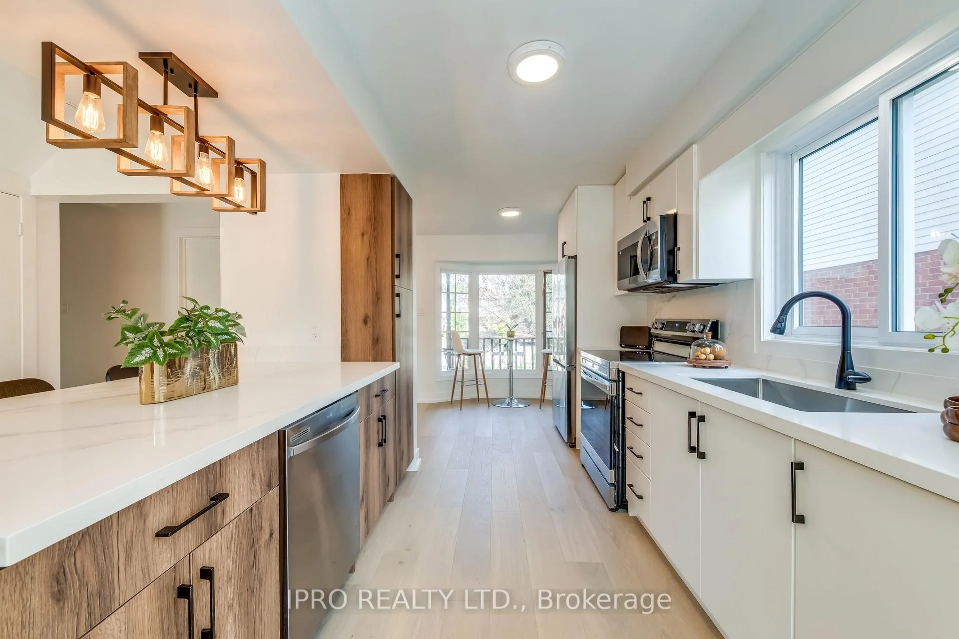 Photo 9 of 45 Karsh Crescent, Hamilton, Waterdown — HOMEH
