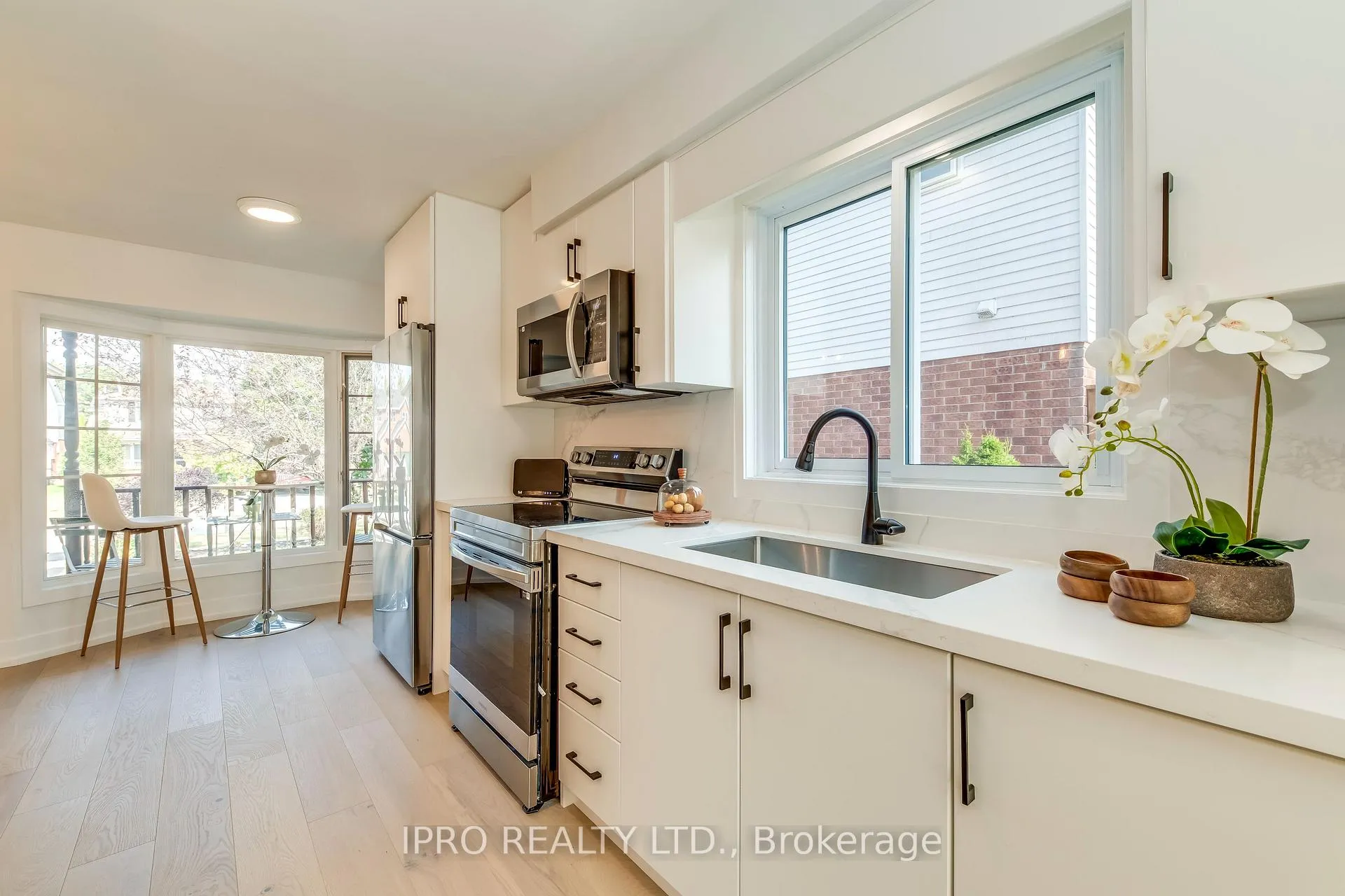 Photo 11 of 45 Karsh Crescent, Hamilton, Waterdown — HOMEH