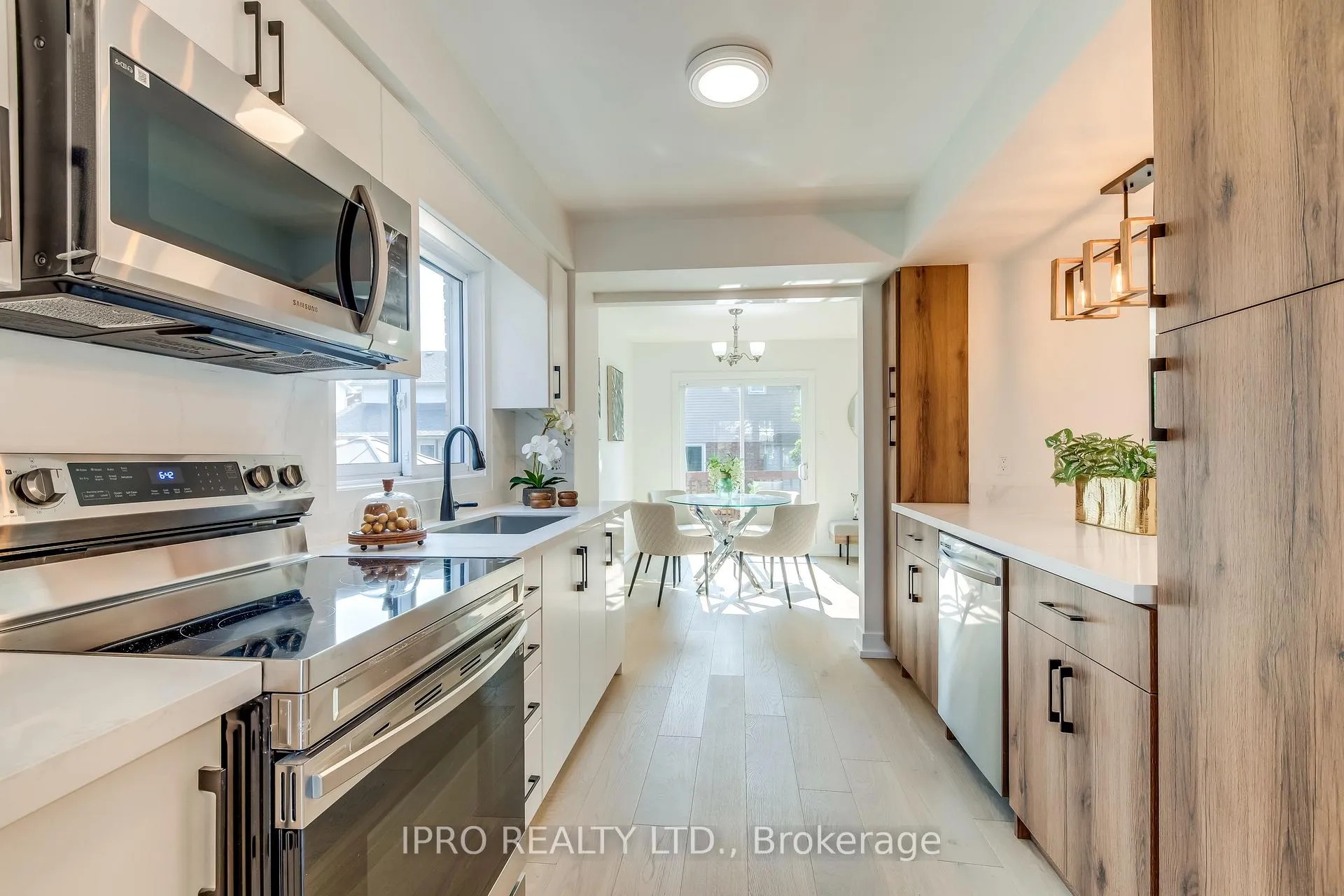 Photo 12 of 45 Karsh Crescent, Hamilton, Waterdown — HOMEH