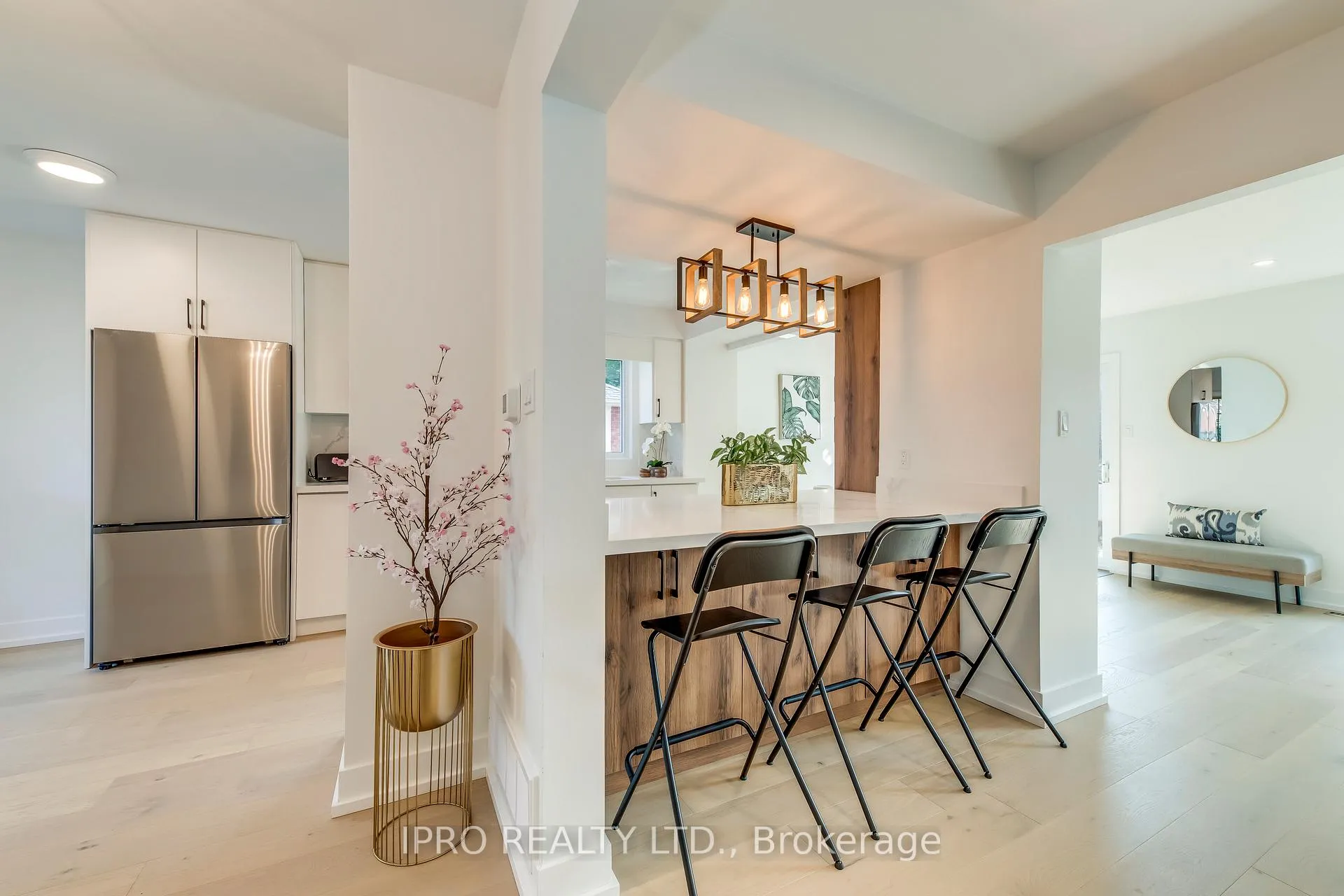 Photo 13 of 45 Karsh Crescent, Hamilton, Waterdown — HOMEH