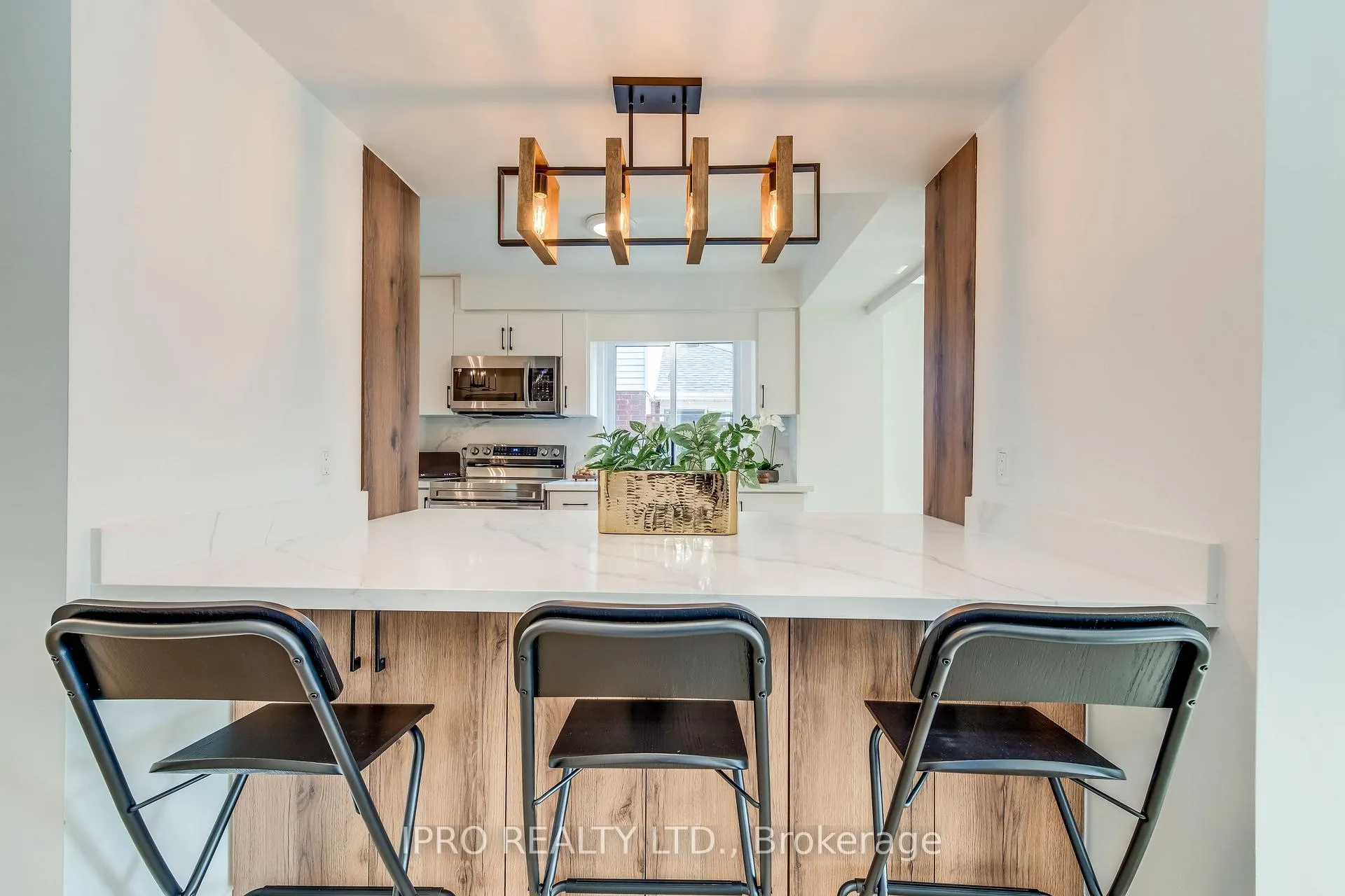 Photo 14 of 45 Karsh Crescent, Hamilton, Waterdown — HOMEH