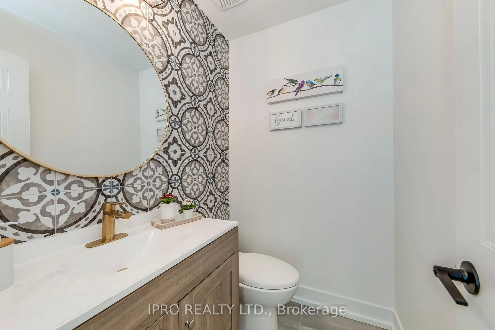 Photo 19 of 45 Karsh Crescent, Hamilton, Waterdown — HOMEH