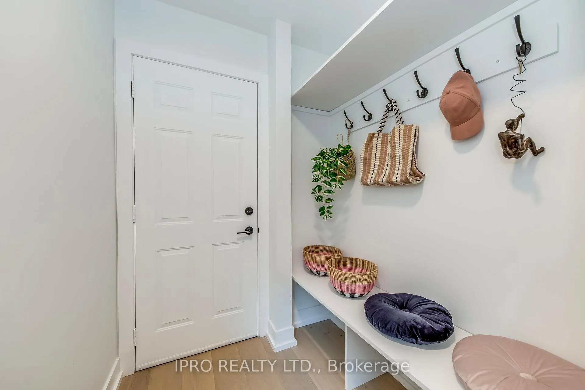 Photo 20 of 45 Karsh Crescent, Hamilton, Waterdown — HOMEH