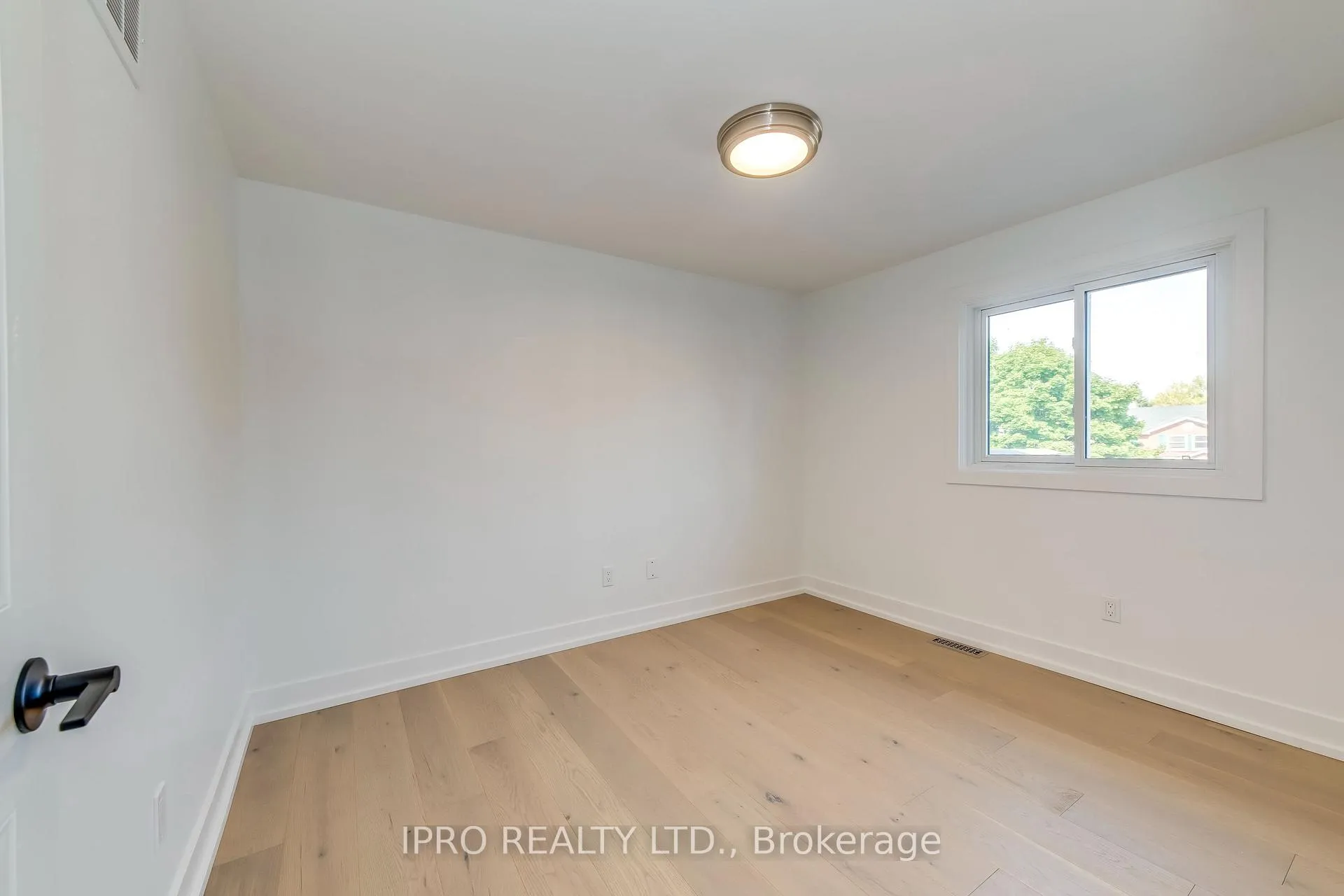 Photo 27 of 45 Karsh Crescent, Hamilton, Waterdown — HOMEH