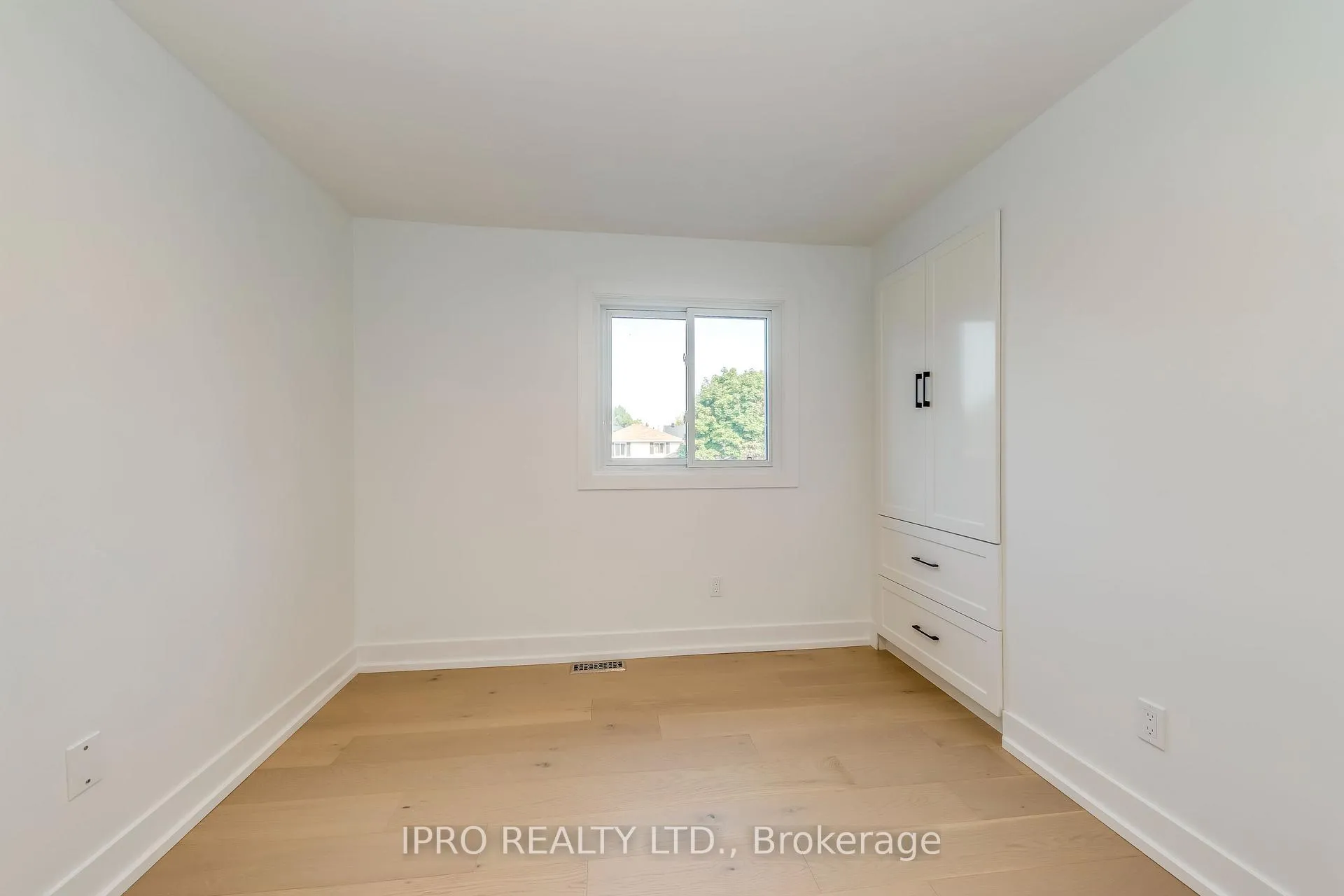 Photo 28 of 45 Karsh Crescent, Hamilton, Waterdown — HOMEH