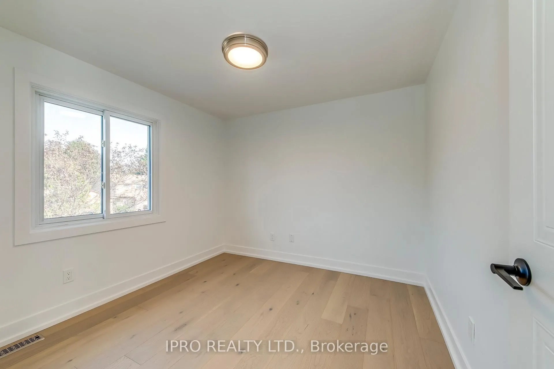 Photo 29 of 45 Karsh Crescent, Hamilton, Waterdown — HOMEH