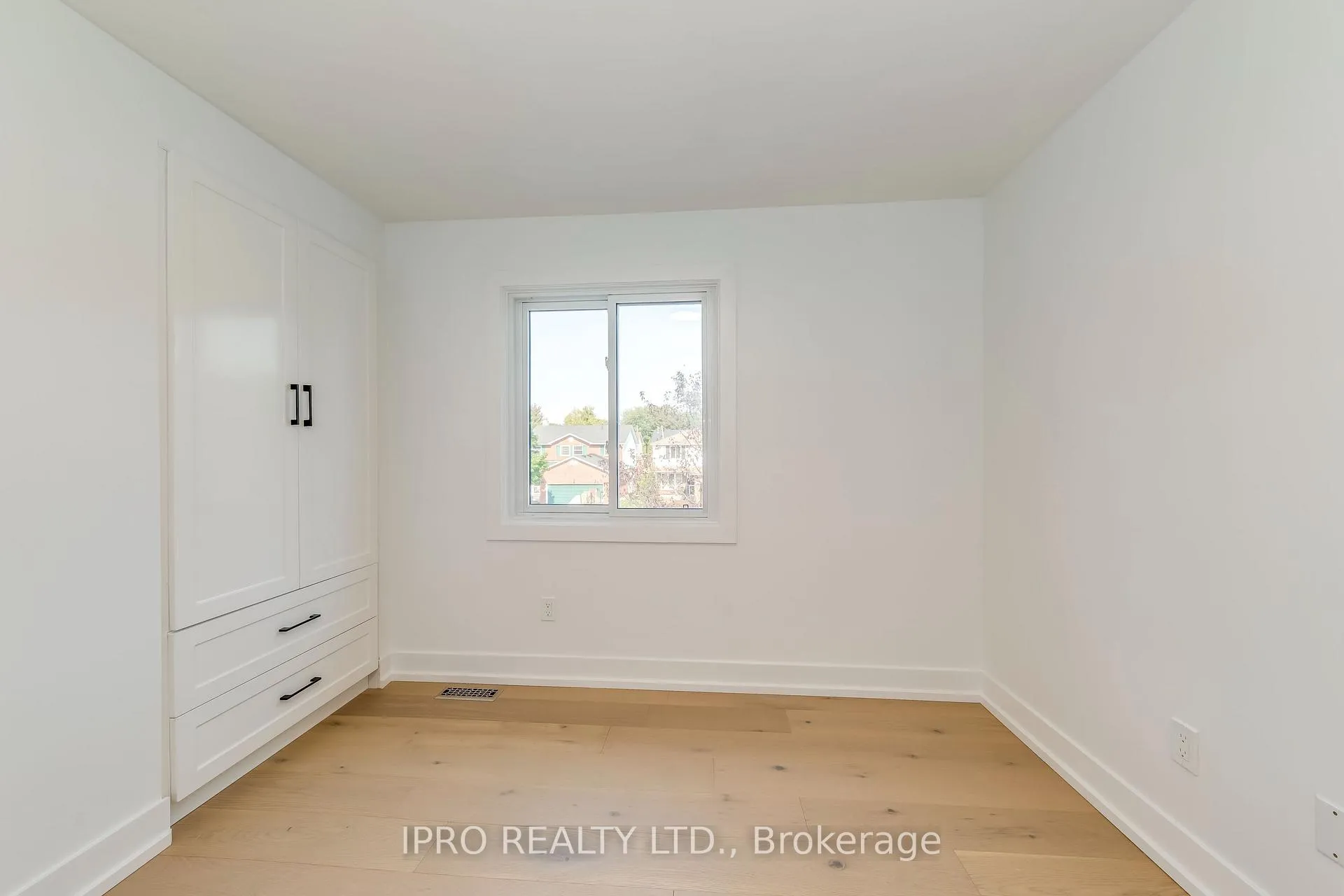 Photo 30 of 45 Karsh Crescent, Hamilton, Waterdown — HOMEH