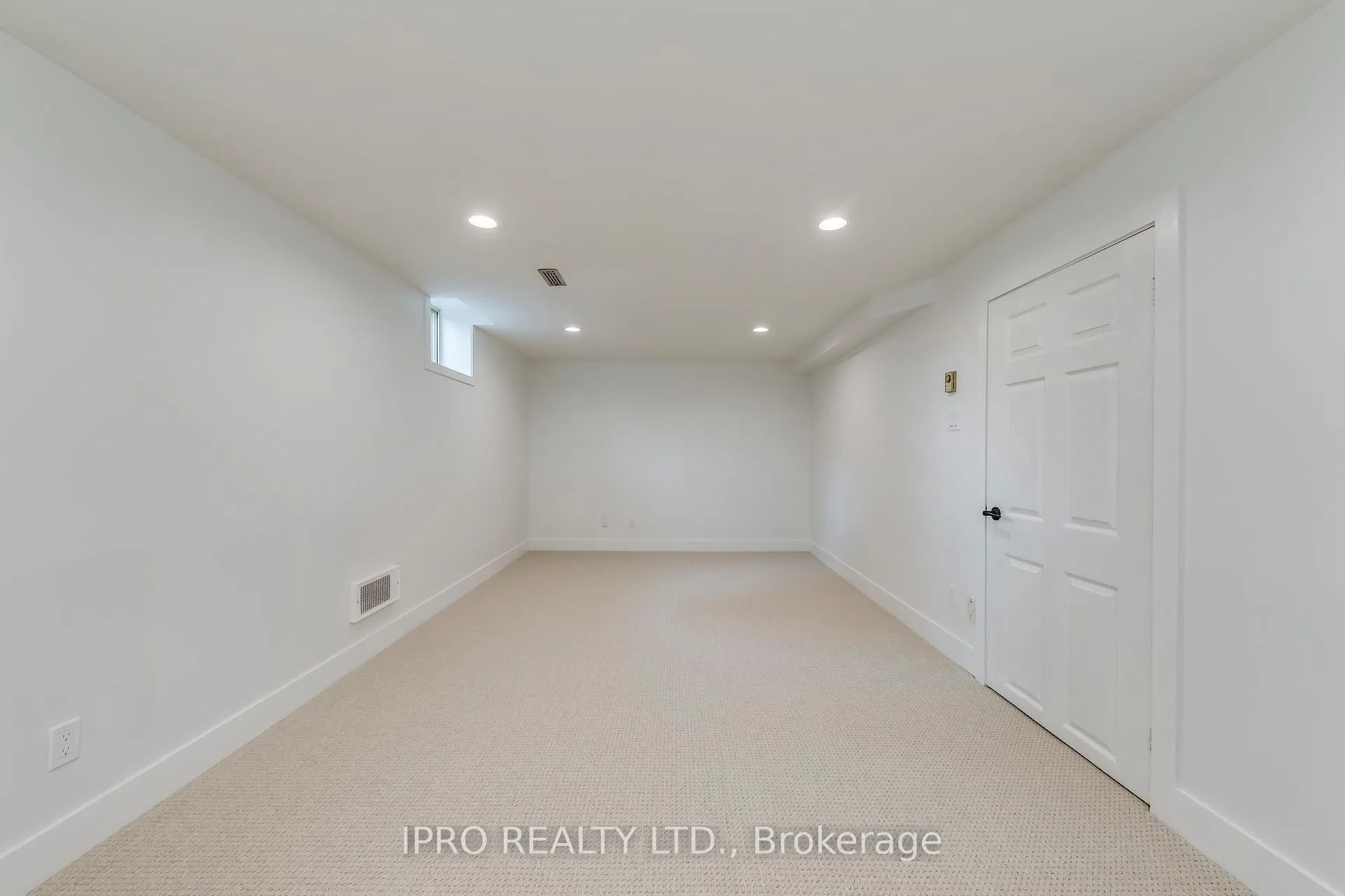 Photo 34 of 45 Karsh Crescent, Hamilton, Waterdown — HOMEH