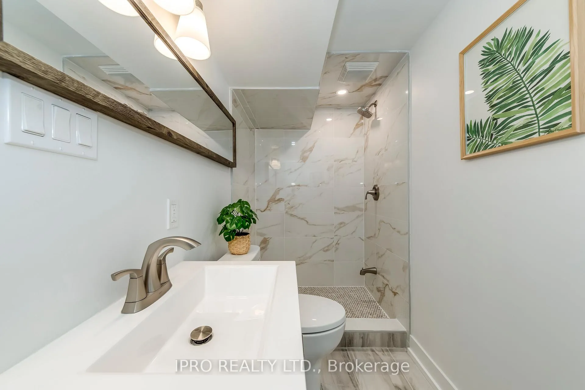 Photo 35 of 45 Karsh Crescent, Hamilton, Waterdown — HOMEH