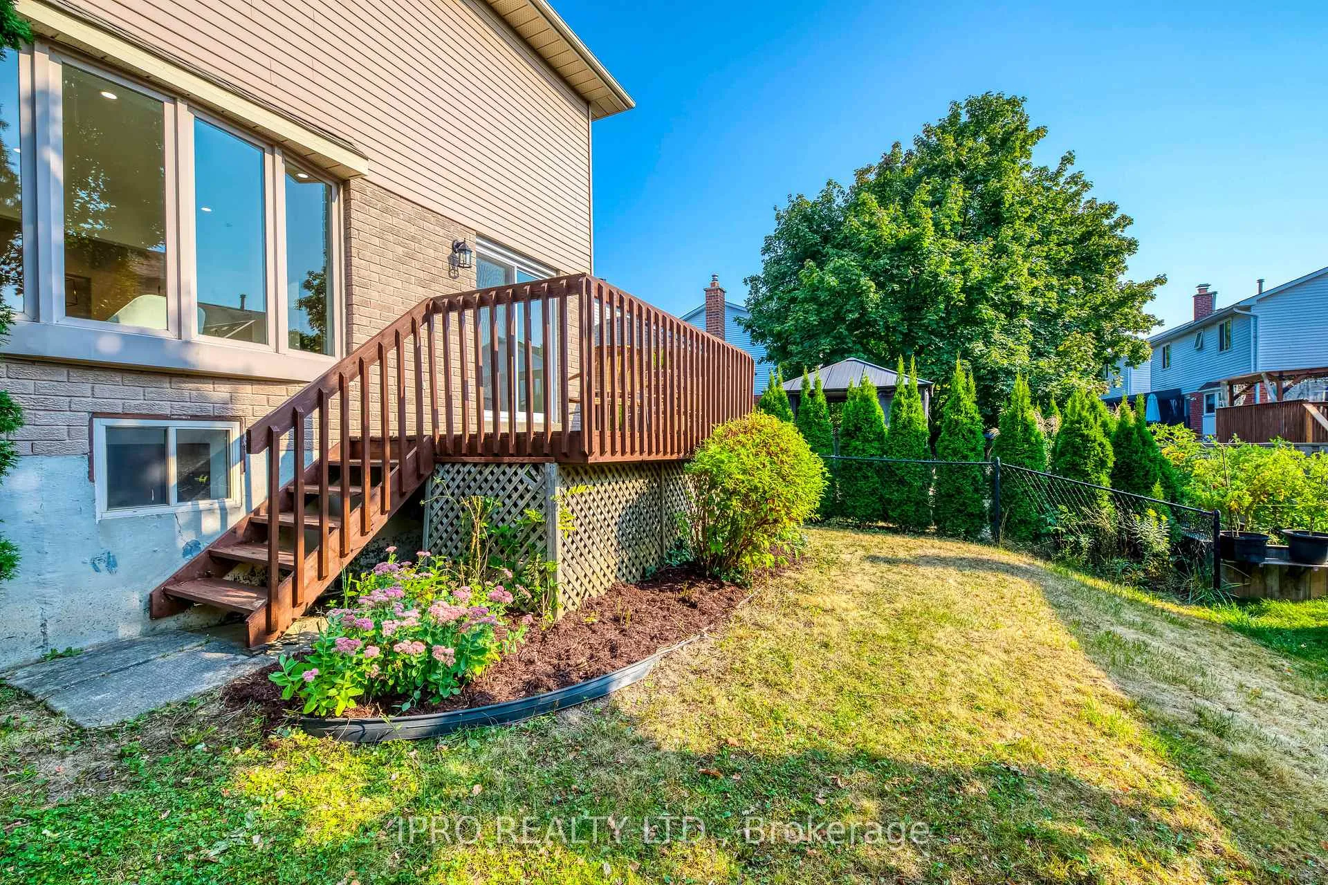 Photo 37 of 45 Karsh Crescent, Hamilton, Waterdown — HOMEH