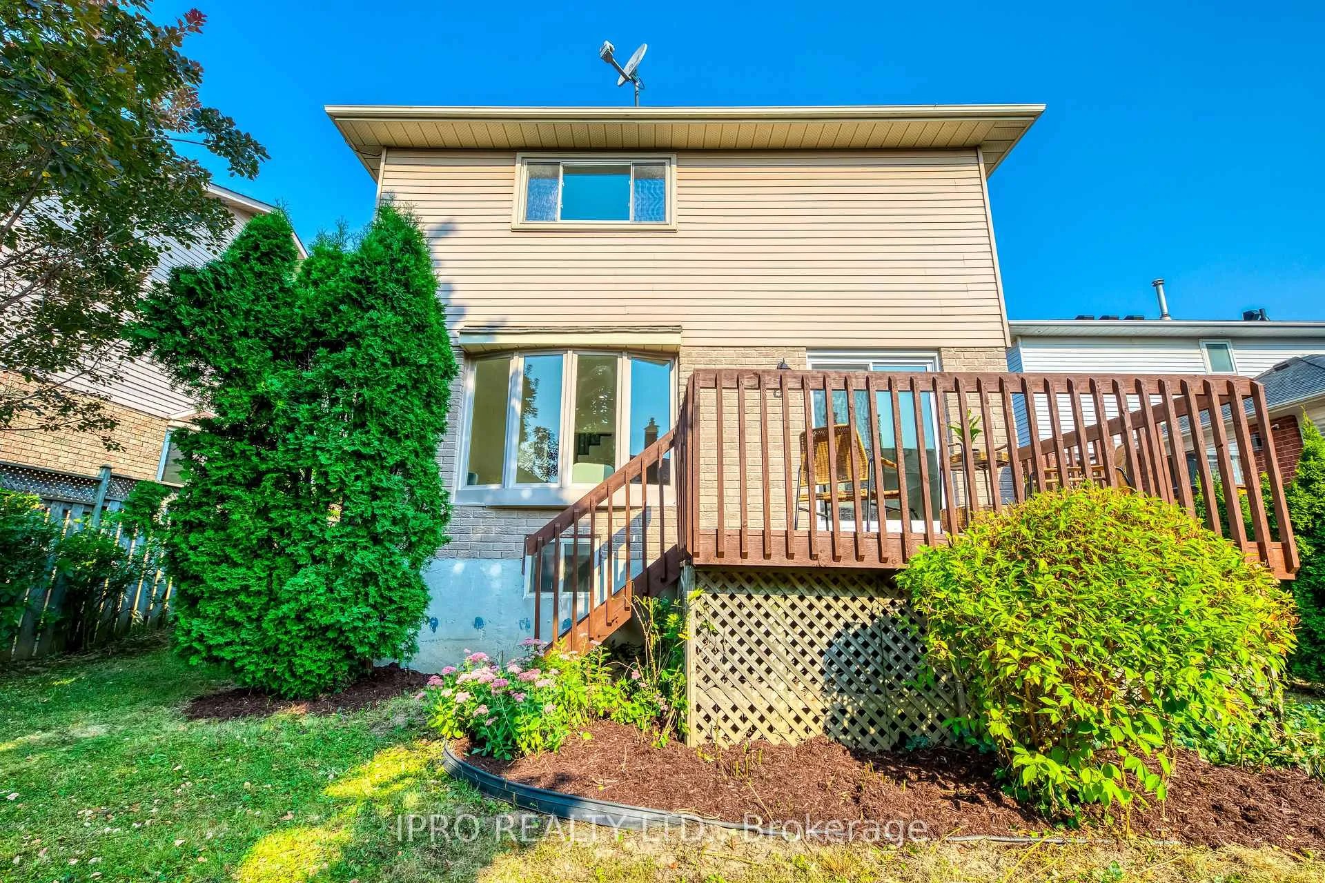 Photo 38 of 45 Karsh Crescent, Hamilton, Waterdown — HOMEH