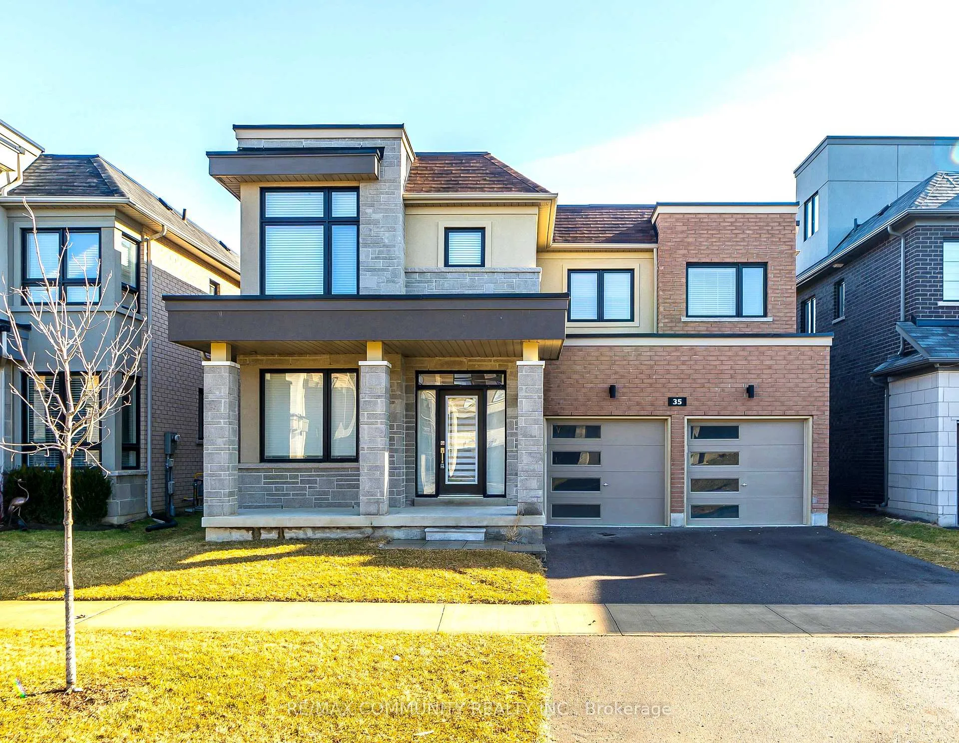 Photo 1 of 35 Yacht Drive, Clarington, Bowmanville — HOMEH