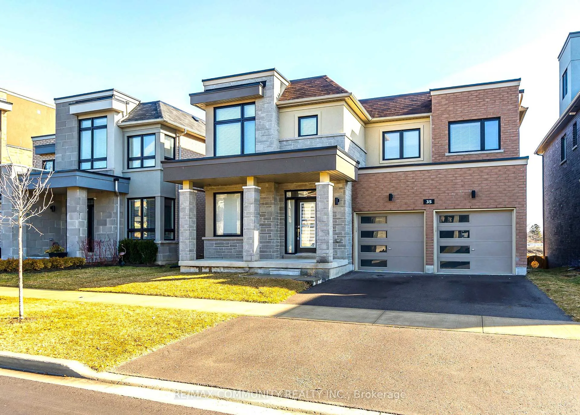 Photo 2 of 35 Yacht Drive, Clarington, Bowmanville — HOMEH