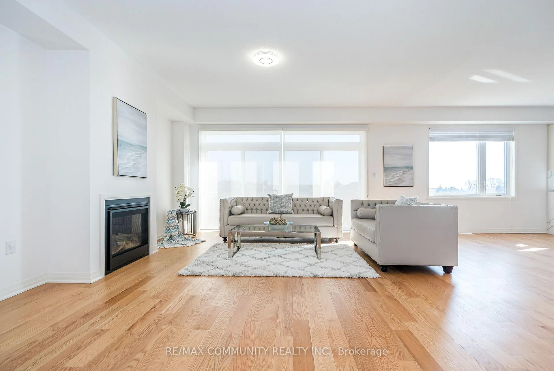Photo 9 of 35 Yacht Drive, Clarington, Bowmanville — HOMEH