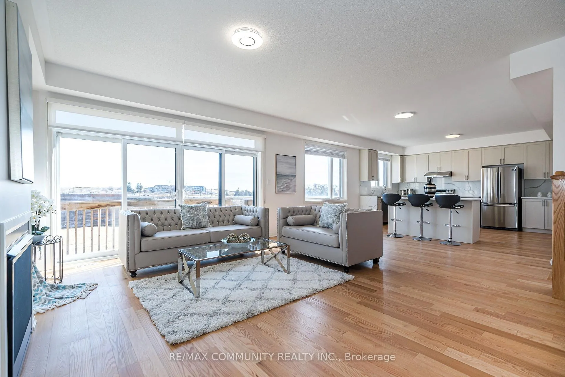 Photo 10 of 35 Yacht Drive, Clarington, Bowmanville — HOMEH