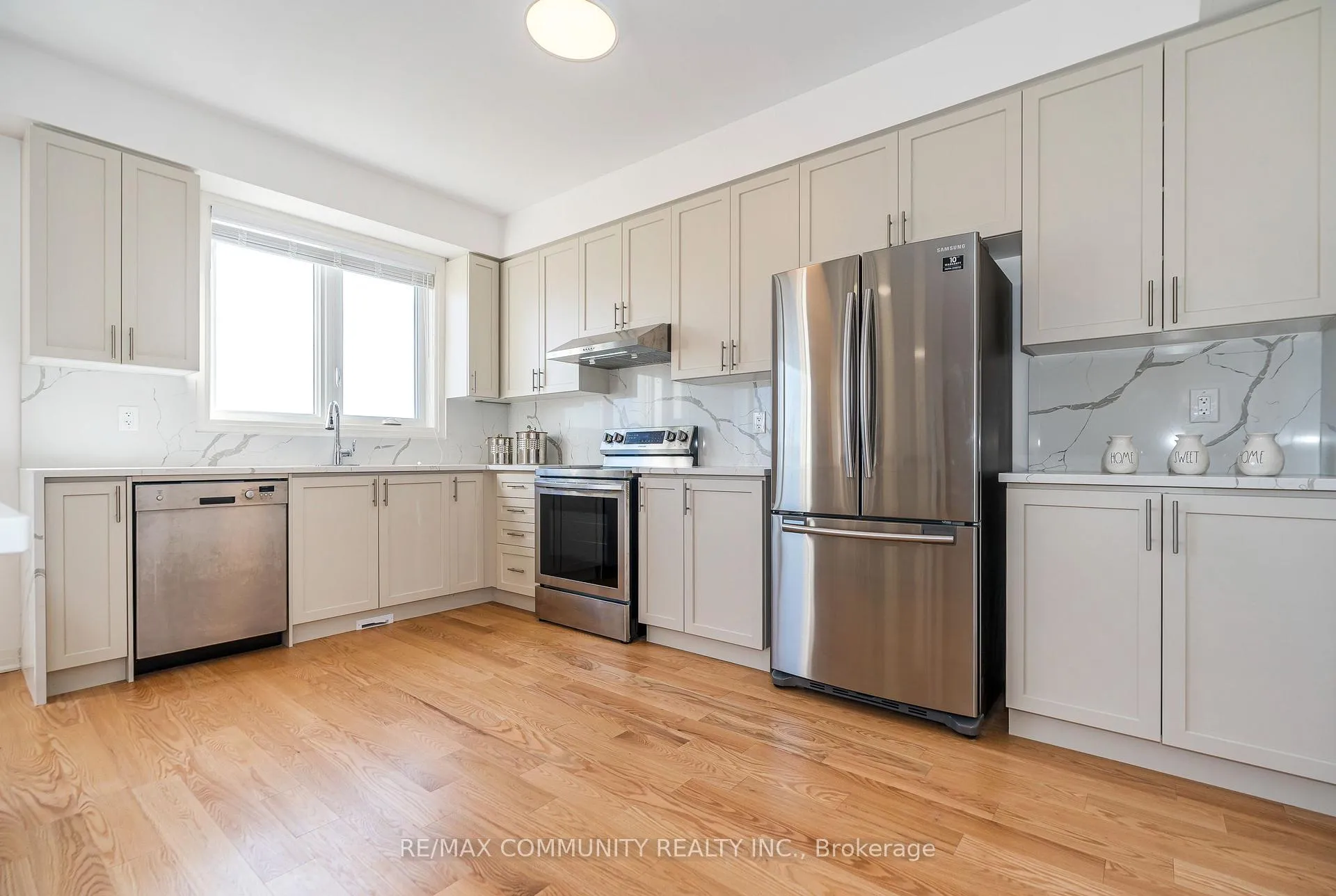 Photo 12 of 35 Yacht Drive, Clarington, Bowmanville — HOMEH