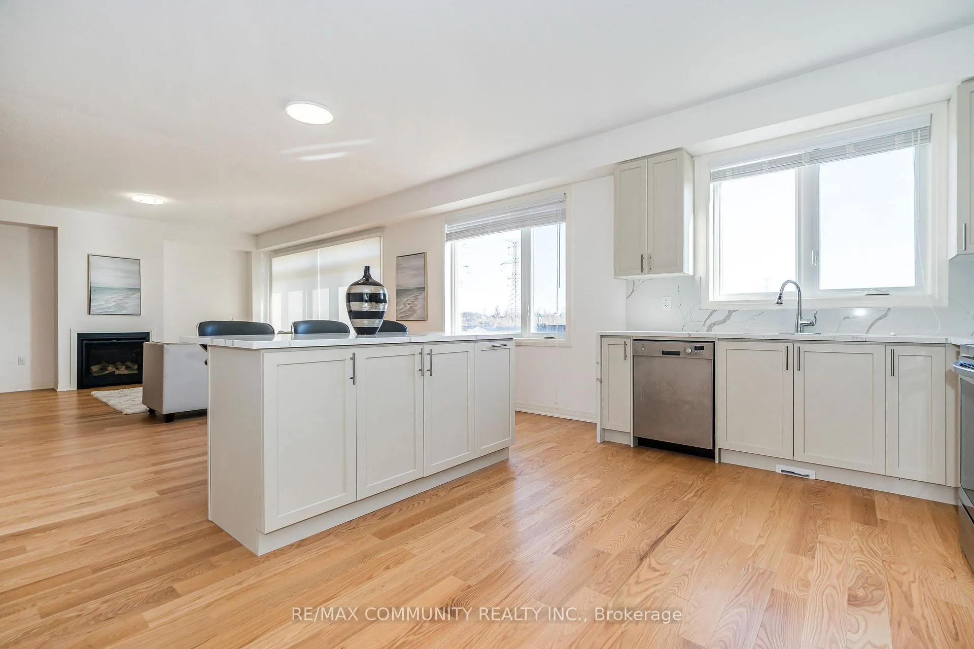 Photo 14 of 35 Yacht Drive, Clarington, Bowmanville — HOMEH