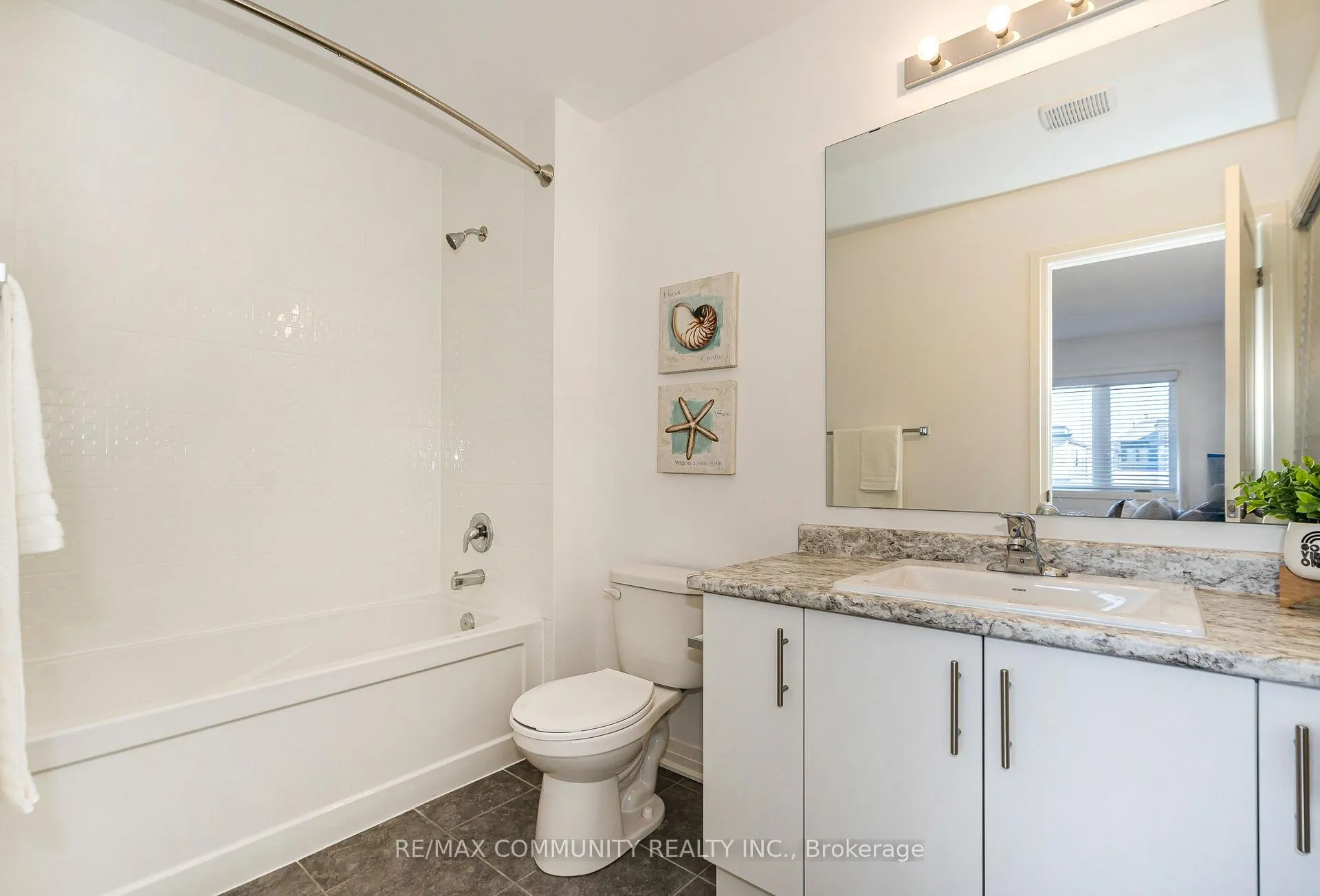 Photo 24 of 35 Yacht Drive, Clarington, Bowmanville — HOMEH