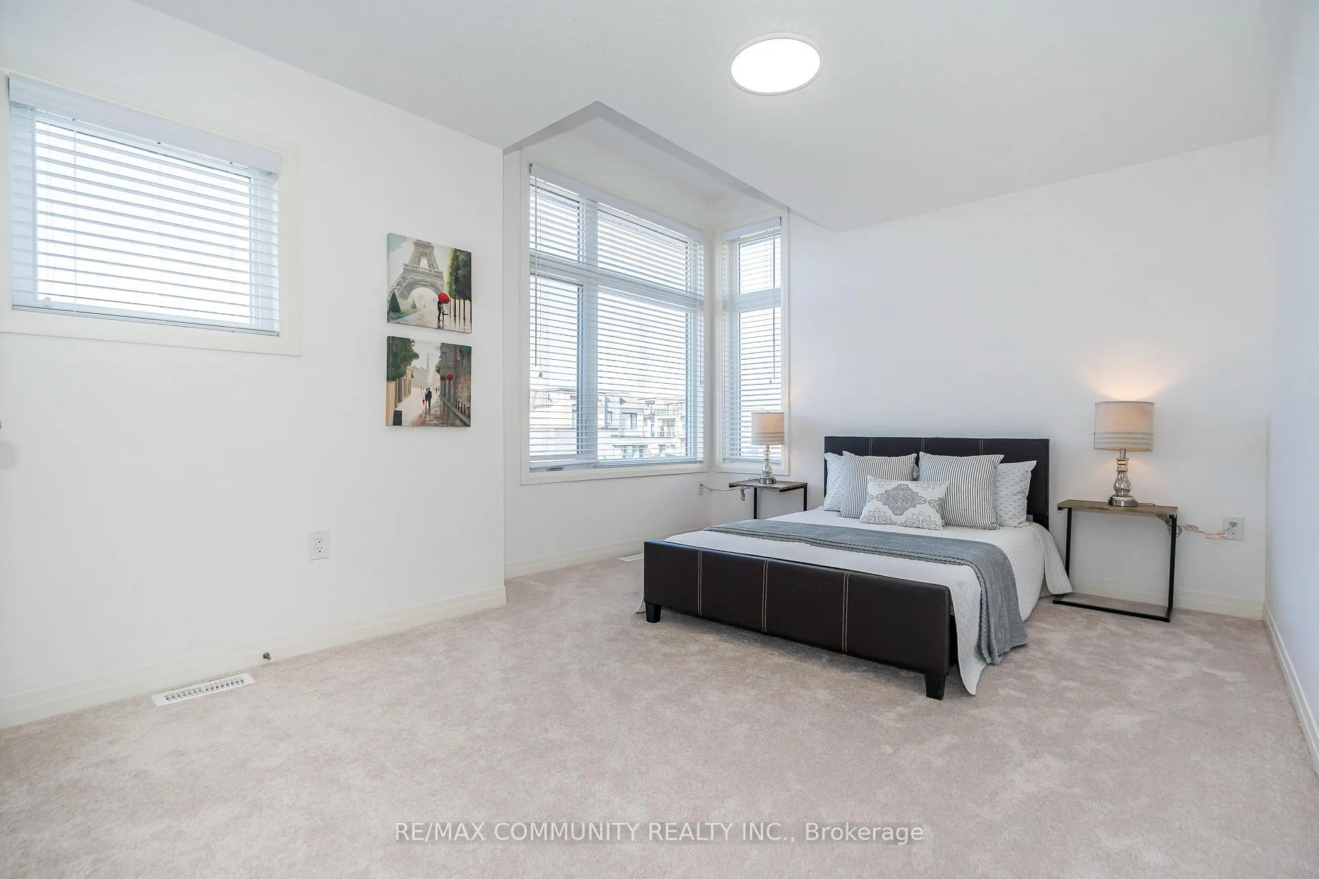 Photo 25 of 35 Yacht Drive, Clarington, Bowmanville — HOMEH