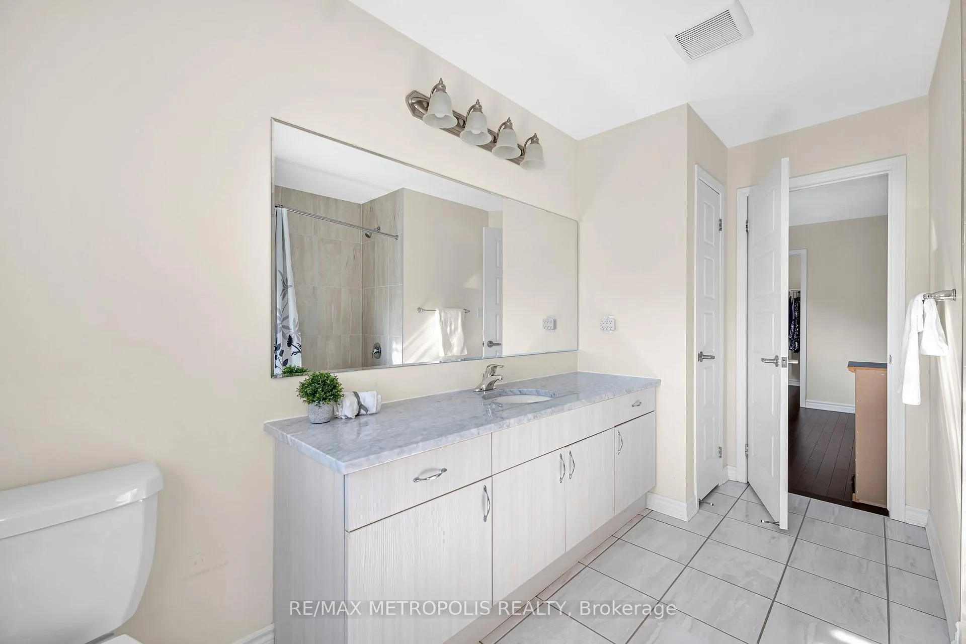 Photo 18 of 55 Westfield Drive, Whitby, Rural Whitby — HOMEH