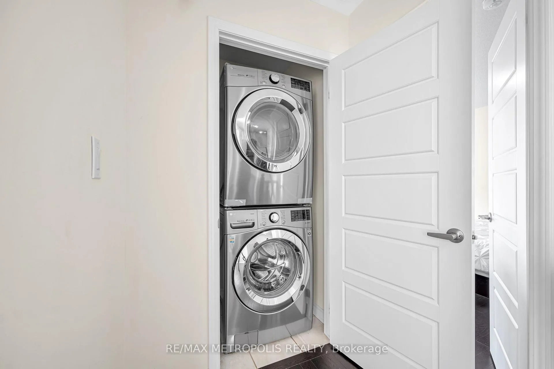 Photo 22 of 55 Westfield Drive, Whitby, Rural Whitby — HOMEH