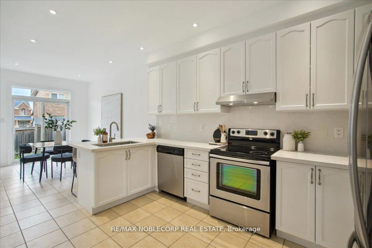 Photo 18 of 41 Robert Osprey Drive, Markham, Cathedraltown — HOMEH