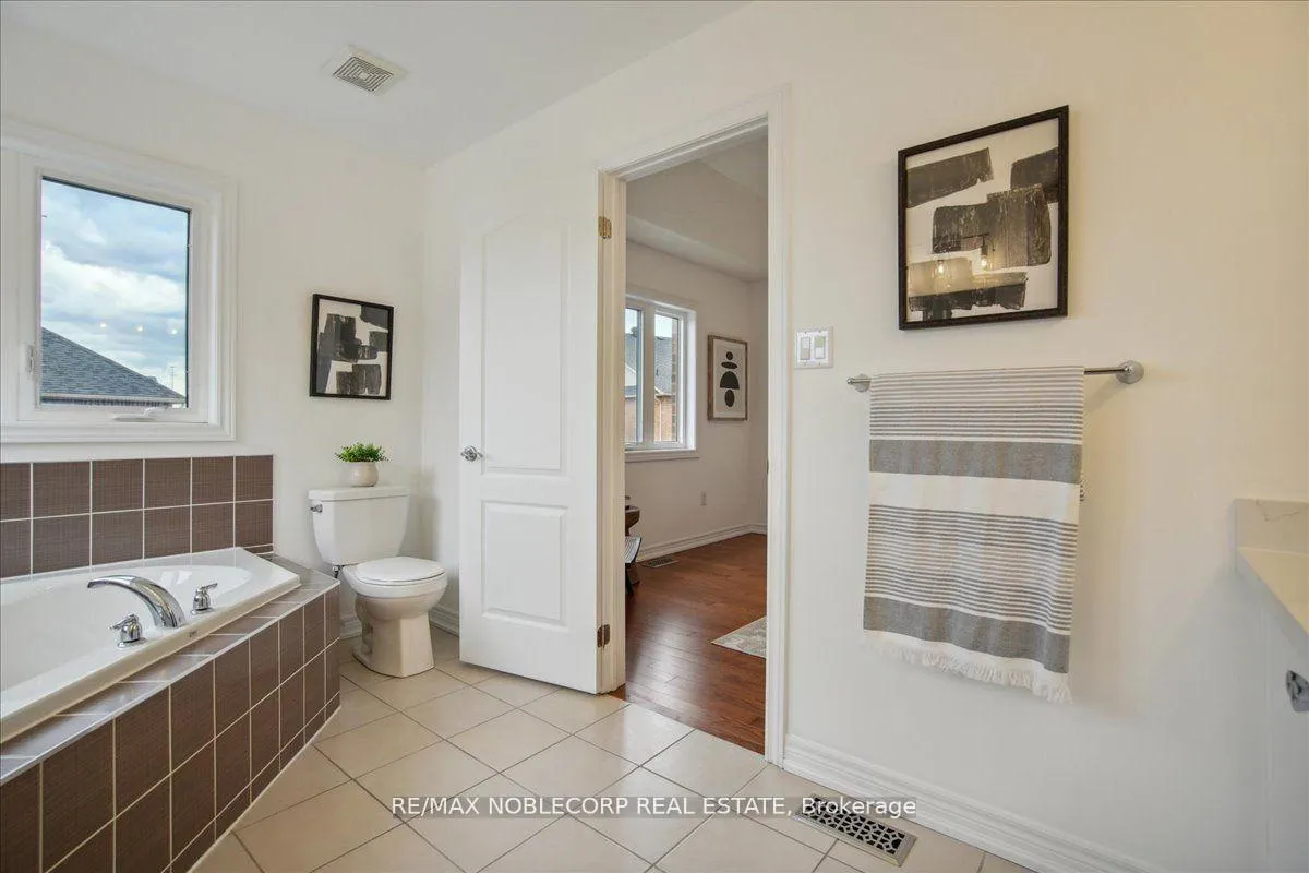 Photo 32 of 41 Robert Osprey Drive, Markham, Cathedraltown — HOMEH