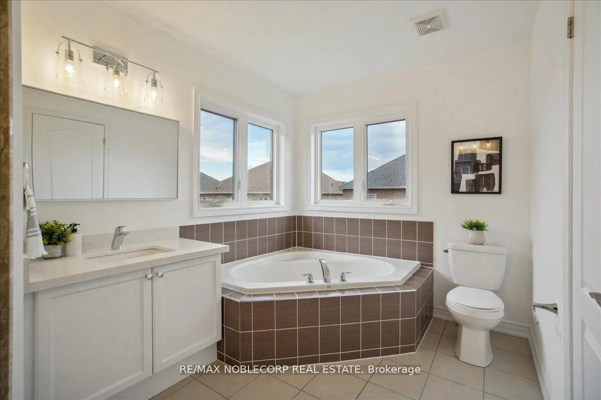 Photo 33 of 41 Robert Osprey Drive, Markham, Cathedraltown — HOMEH