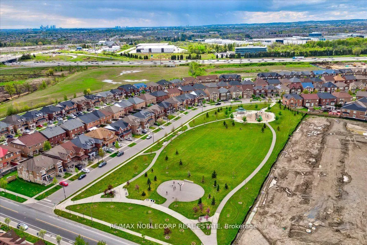 Photo 40 of 41 Robert Osprey Drive, Markham, Cathedraltown — HOMEH