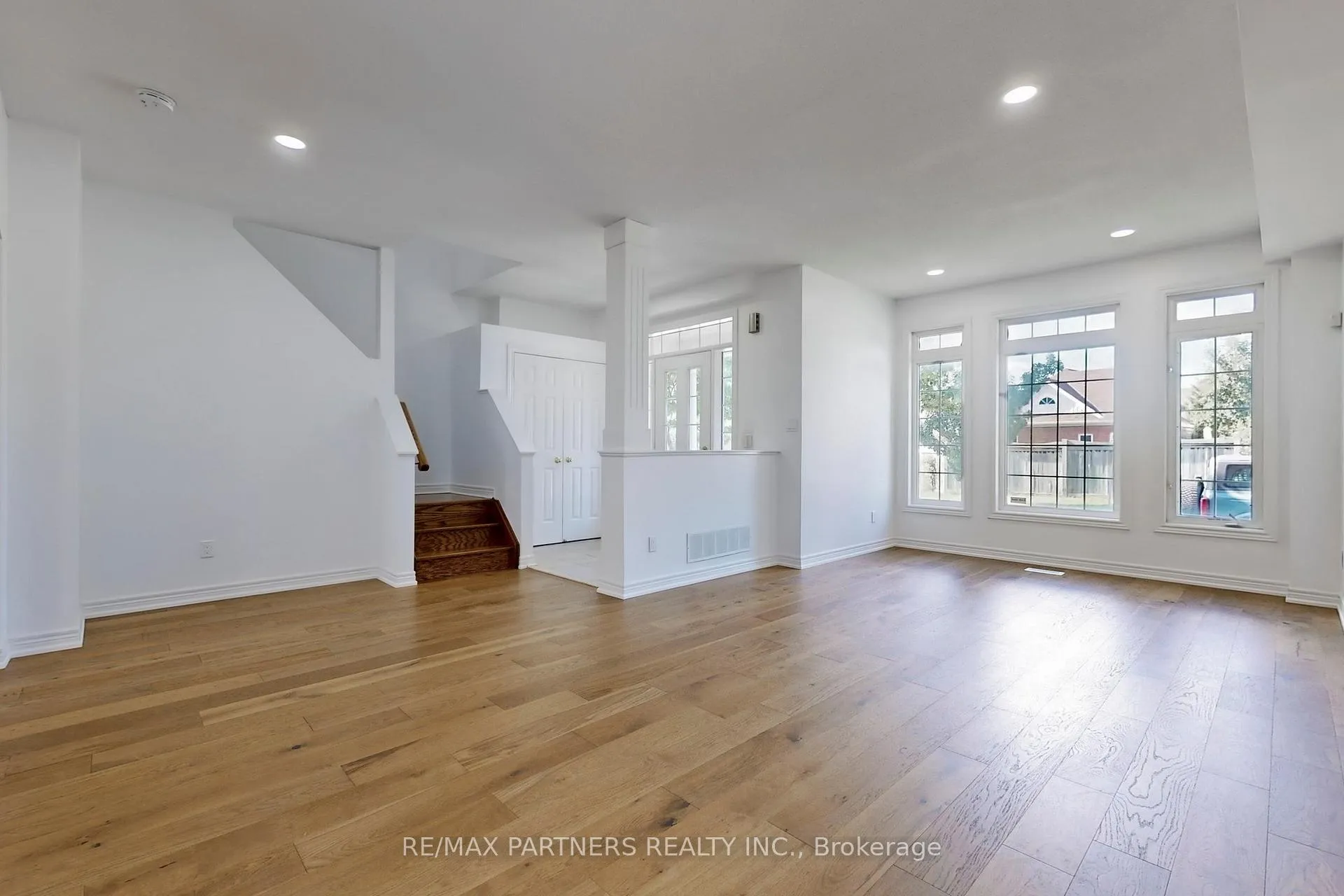 Photo 3 of 67 Irish Rose Drive, Markham, Berczy — HOMEH
