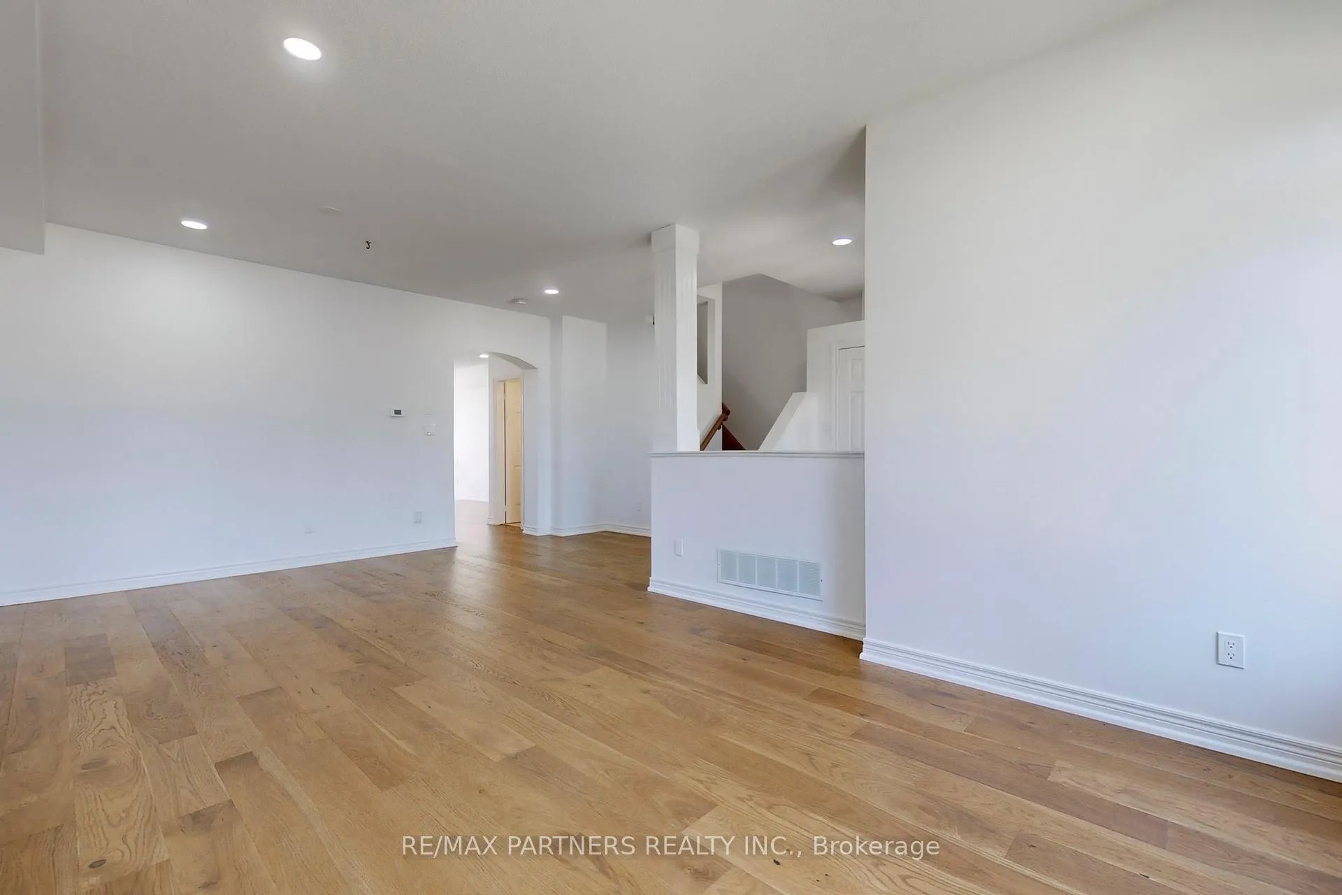 Photo 5 of 67 Irish Rose Drive, Markham, Berczy — HOMEH
