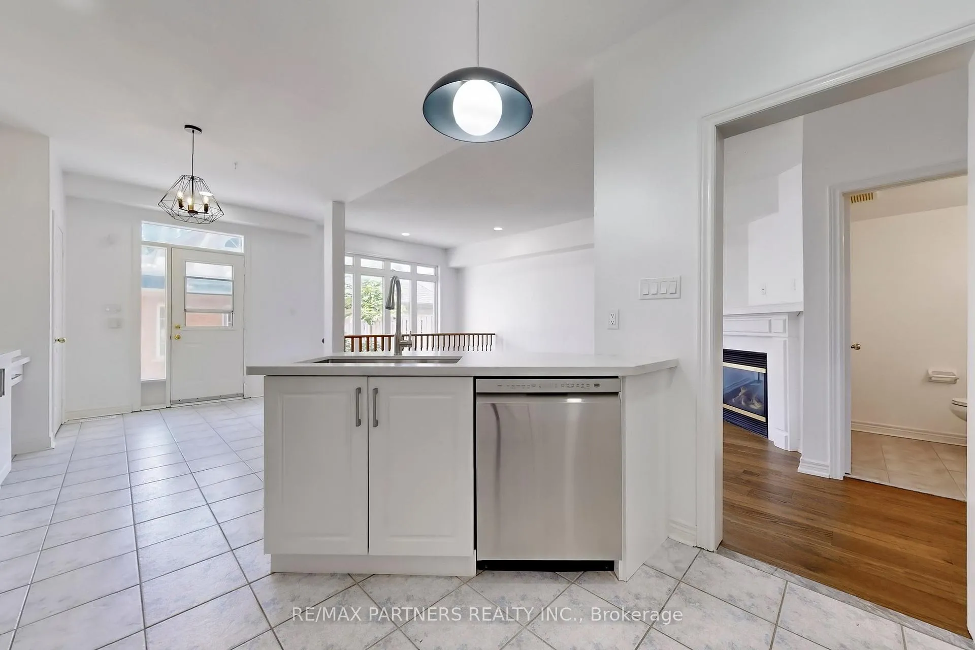 Photo 8 of 67 Irish Rose Drive, Markham, Berczy — HOMEH