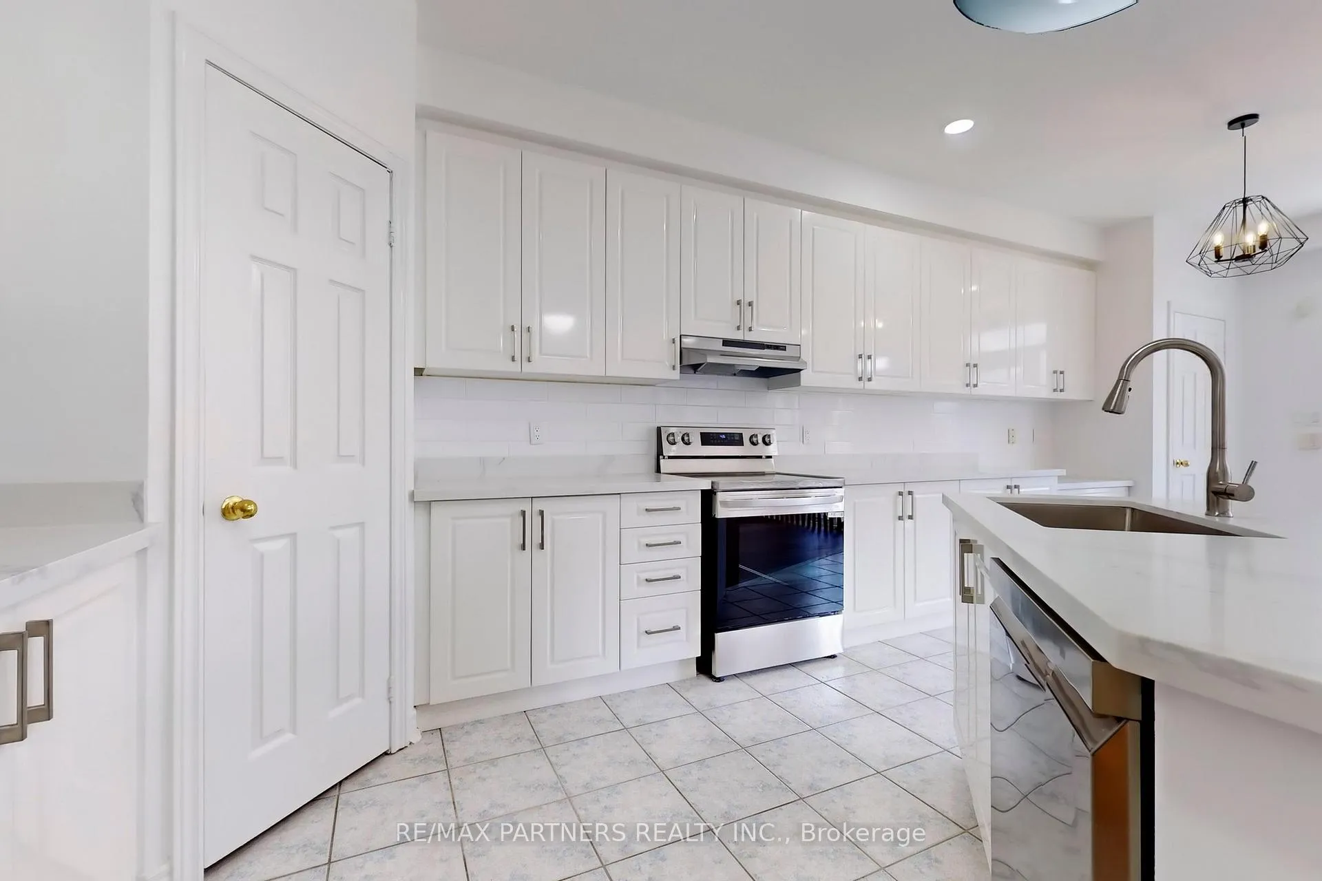 Photo 9 of 67 Irish Rose Drive, Markham, Berczy — HOMEH