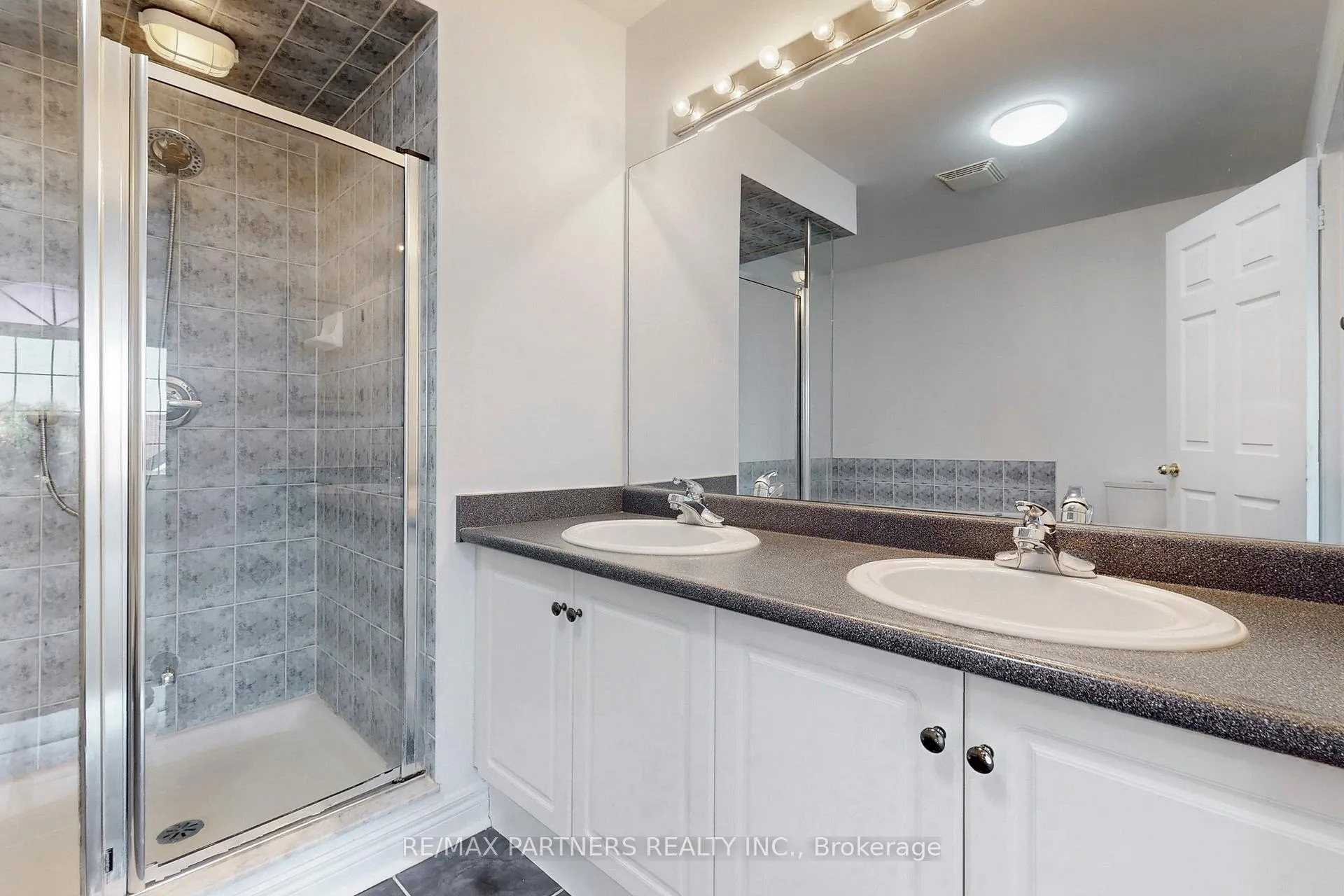 Photo 39 of 67 Irish Rose Drive, Markham, Berczy — HOMEH