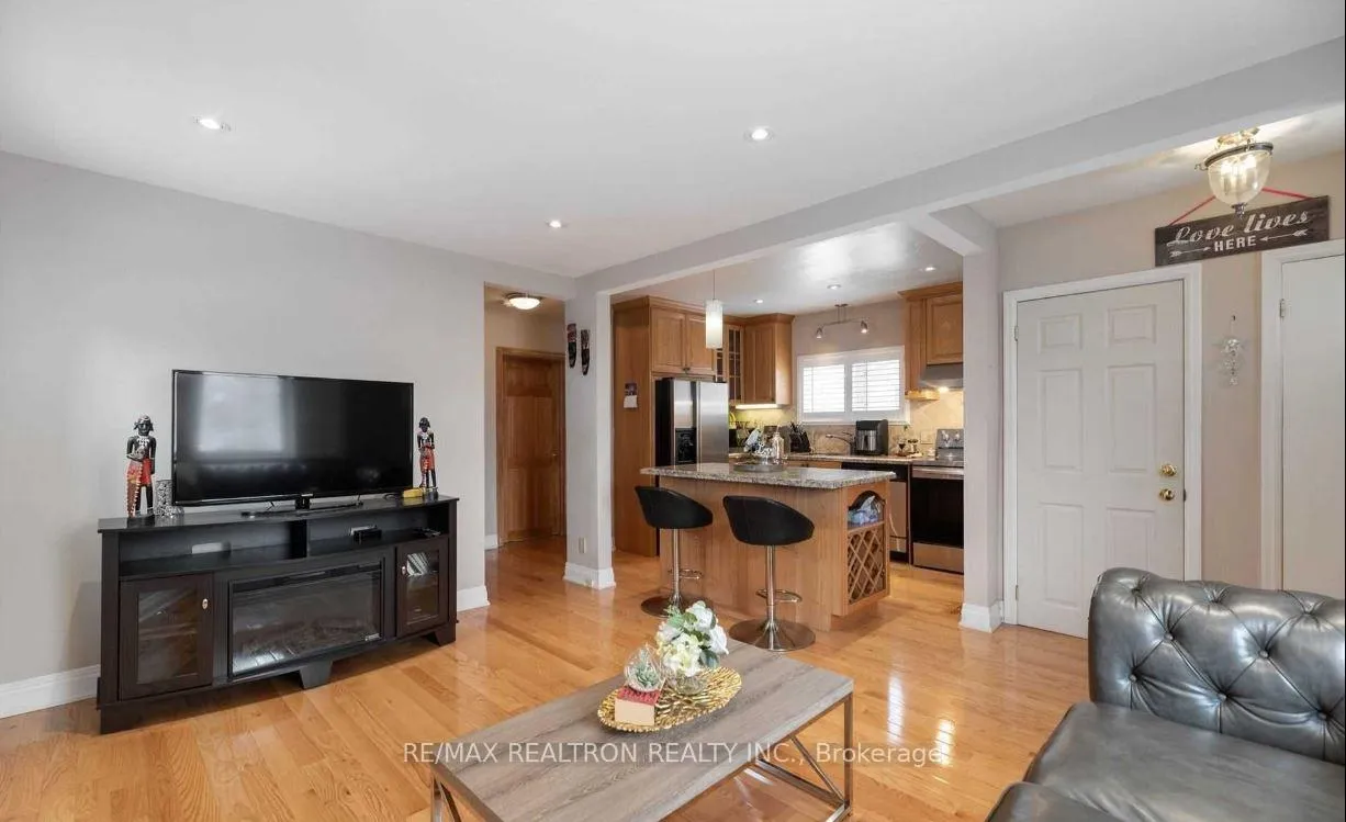Photo 3 of 473 Vaughan Road E, Toronto, Oakwood Village — HOMEH