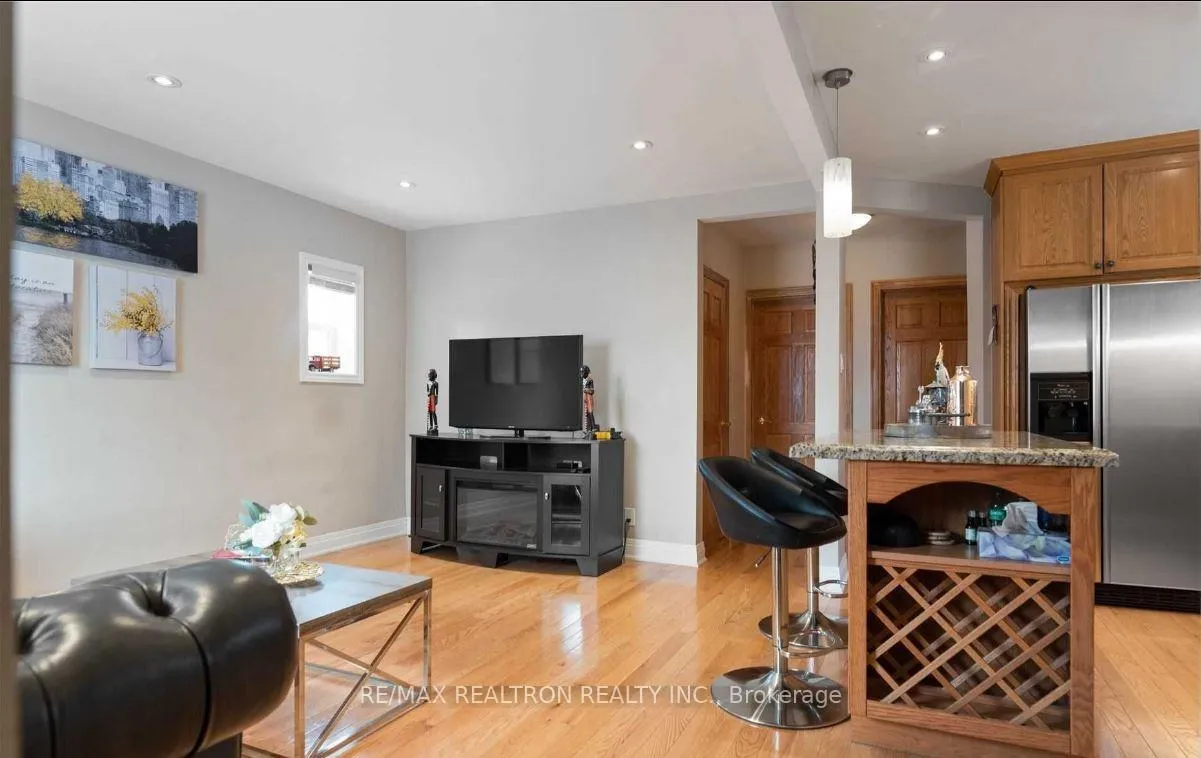 Photo 4 of 473 Vaughan Road E, Toronto, Oakwood Village — HOMEH