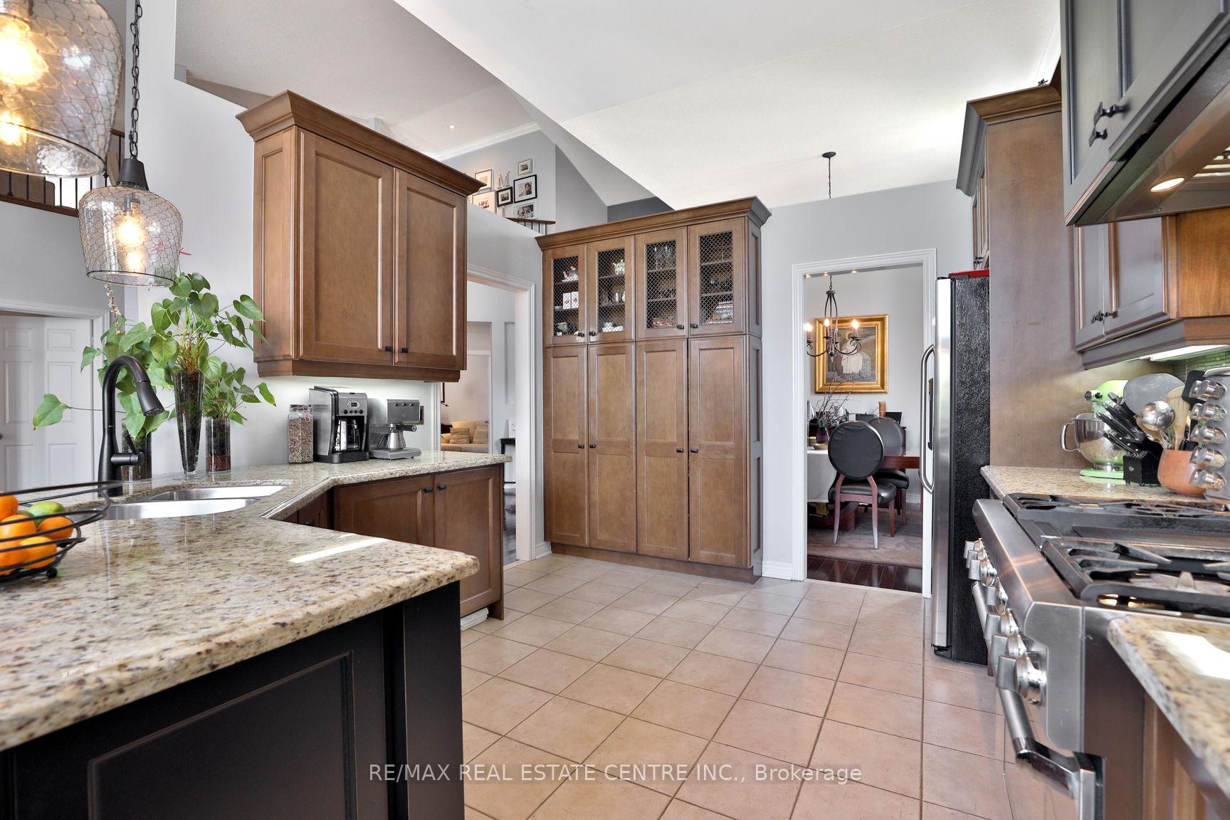 Photo 6 of 4210 Sarazen Drive, Burlington, Rose — HOMEH