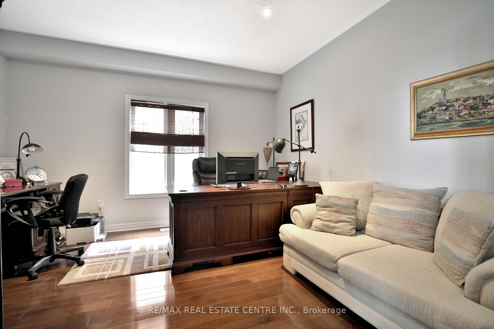 Photo 10 of 4210 Sarazen Drive, Burlington, Rose — HOMEH