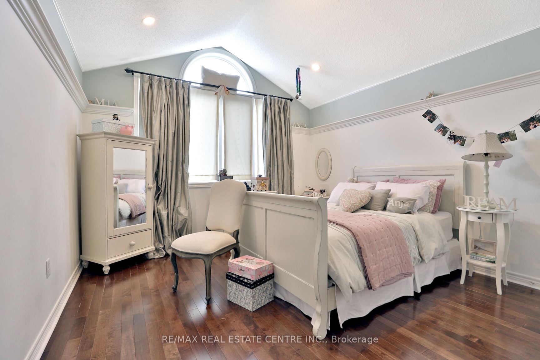 Photo 16 of 4210 Sarazen Drive, Burlington, Rose — HOMEH